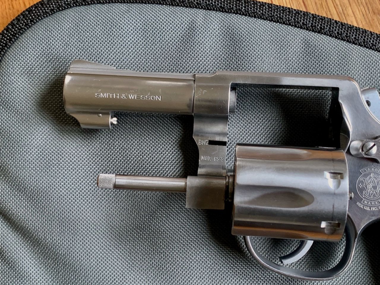 Smith & Wesson Revolver Mod. 65-5 – .357 Magnum – 3" barrel – in excellent condition + extensive accessories