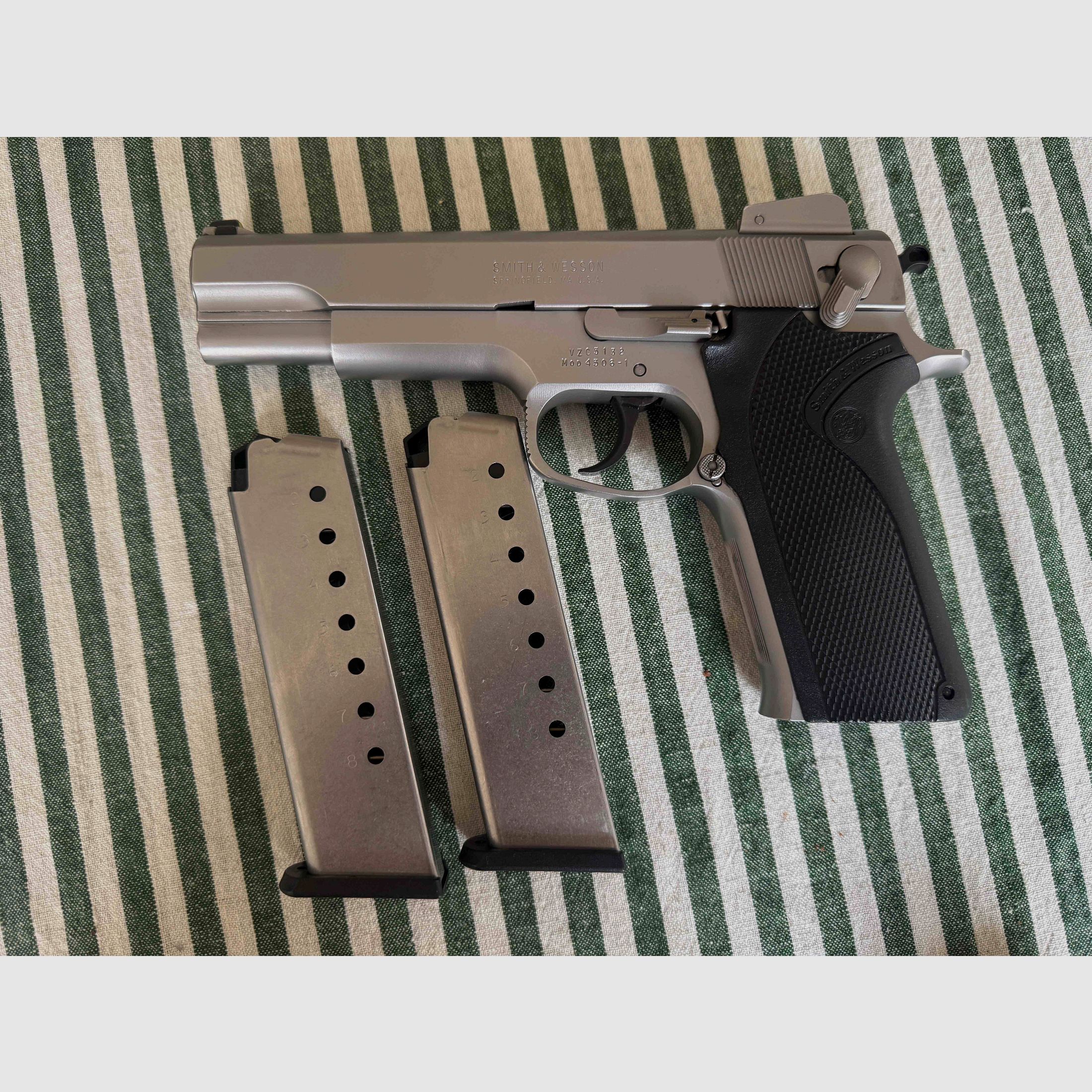 Smith & Wesson 4506-1 in .45 Auto