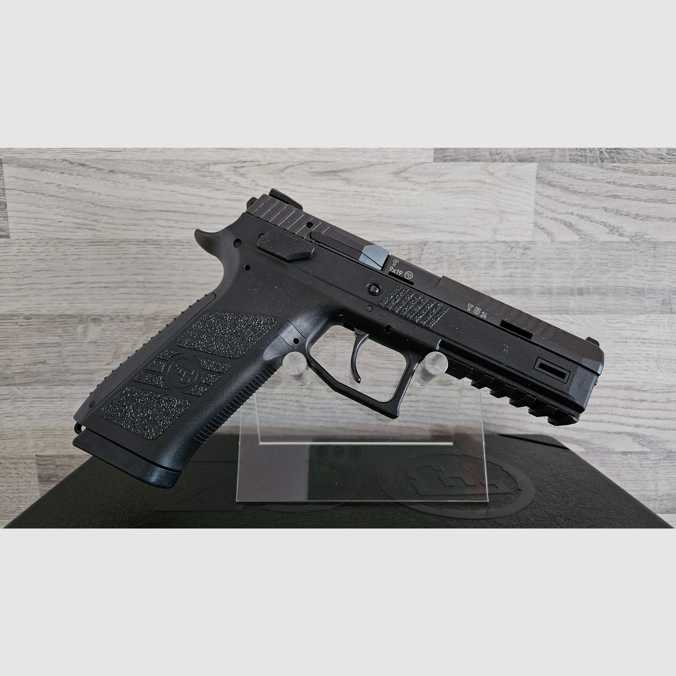Nieuwe goederen van de vakhandel - Pistool CZ P-09 Kal. 9mmLuger + Koffer en 2 Magazijnen - verzendkosten vrij!
