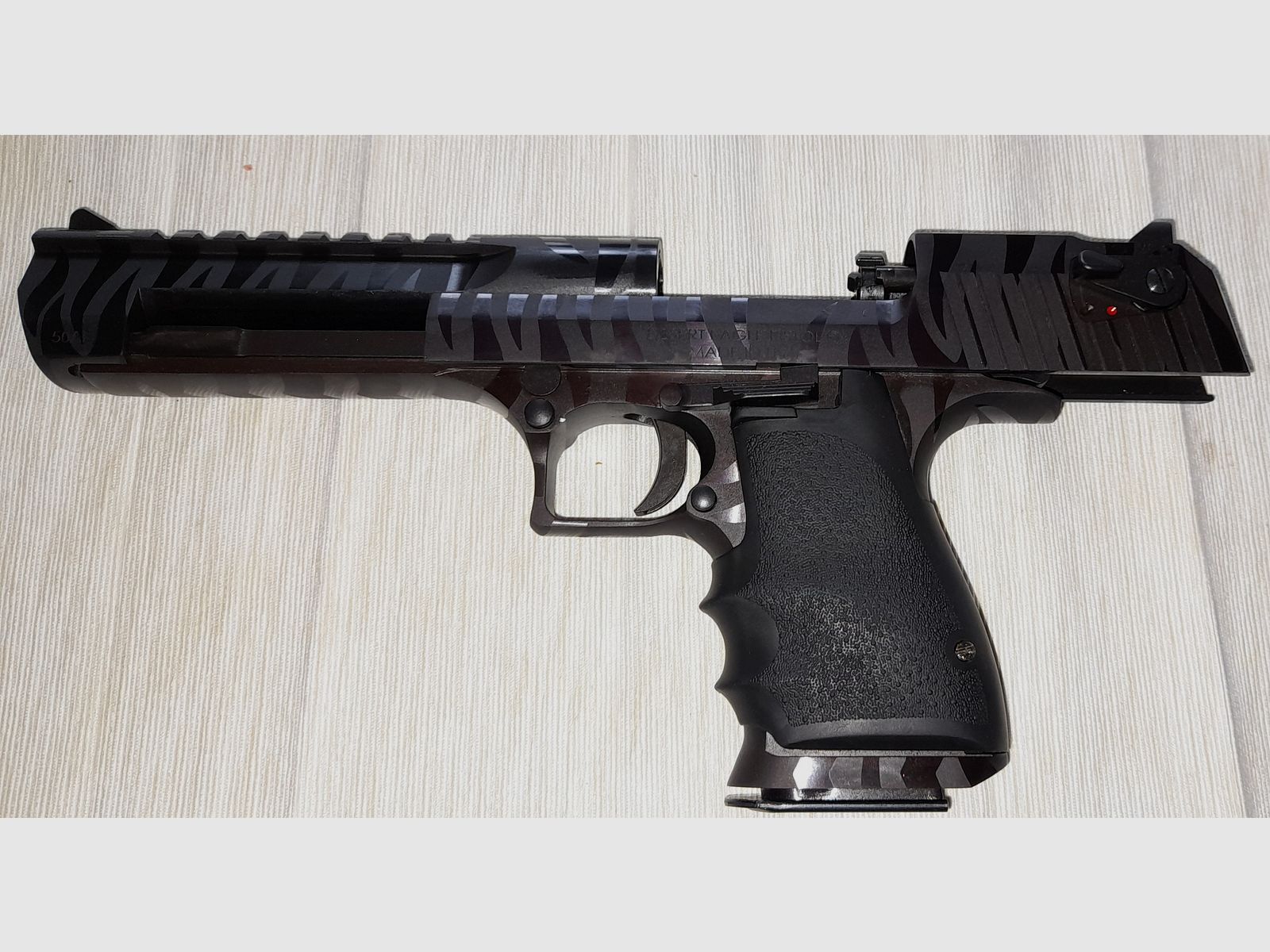 DESERT EAGLE 