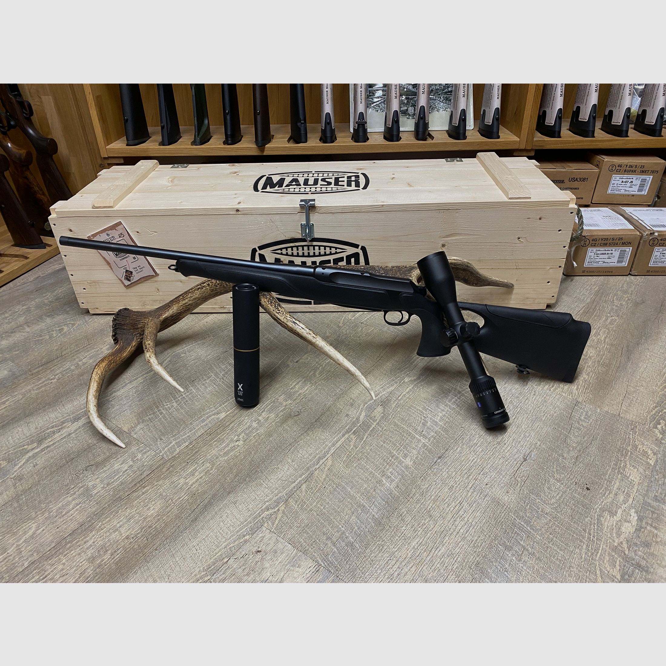 Sauer 505 Synchro XT, mit Zeiss Conquest V6 2-12x50 M, mit Schiene