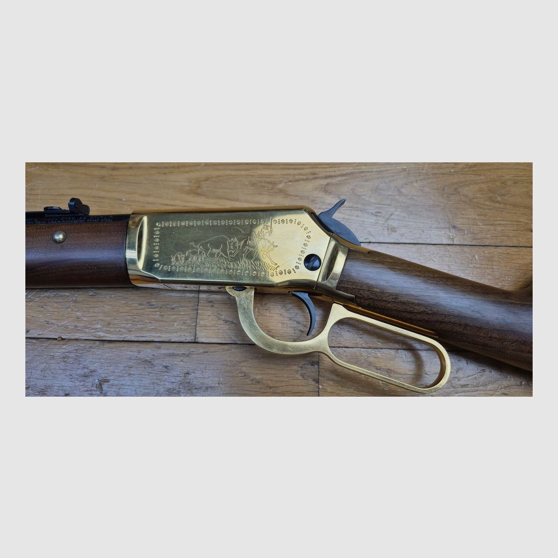 Belle et très rare Winchester Commémorative type 1894 en 22LR – Modèle 94 22 collector « CHEYENNE » – 5000 exemplaires (!) – Arme de 1977 – 9 coups – RARE Boite d&rsquo;origine en TBE – État quasi neuf – TBE+, image 25 sur 38
