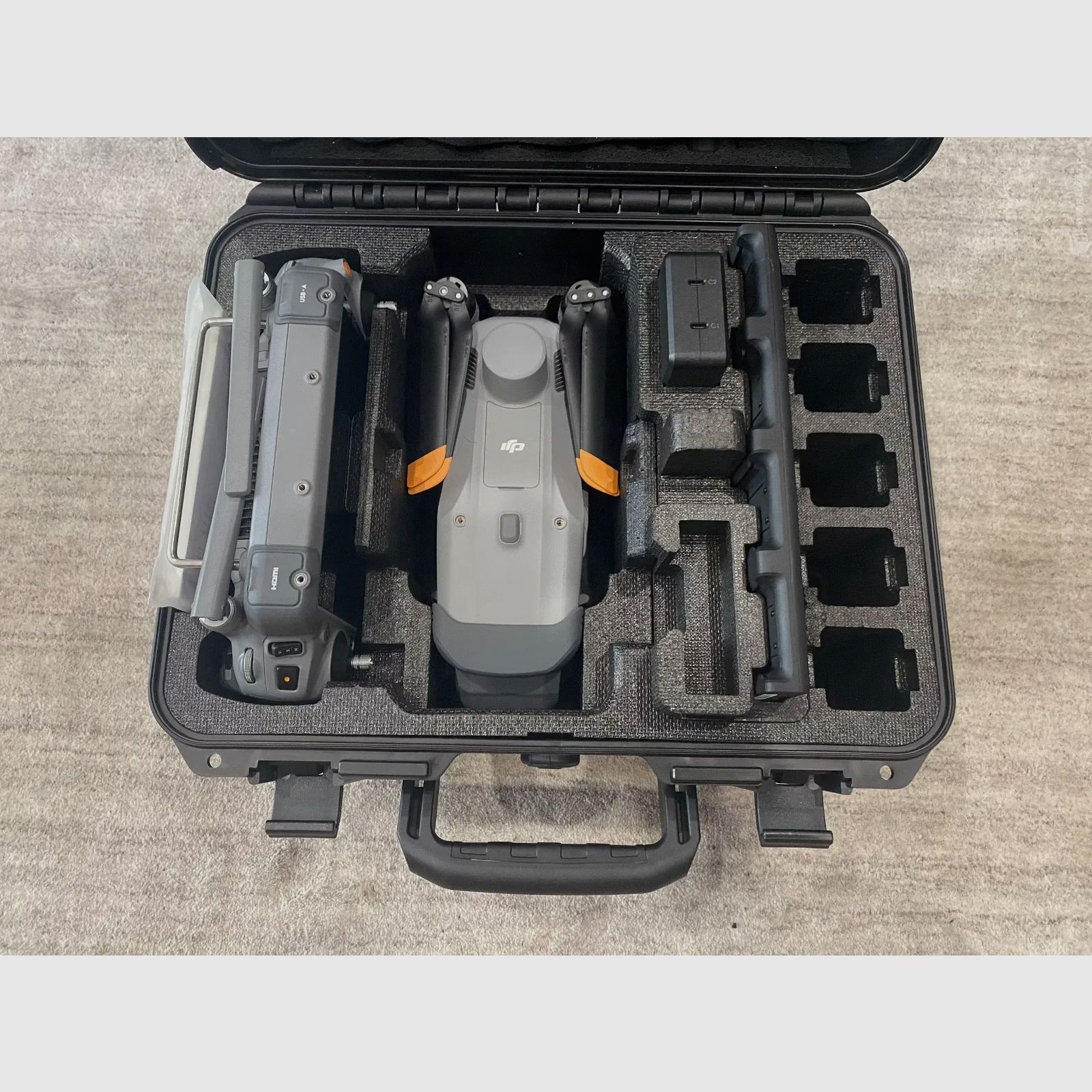 DJI Matrice 4T – dron termowizyjna, ratowanie saren, pełny zestaw w walizce