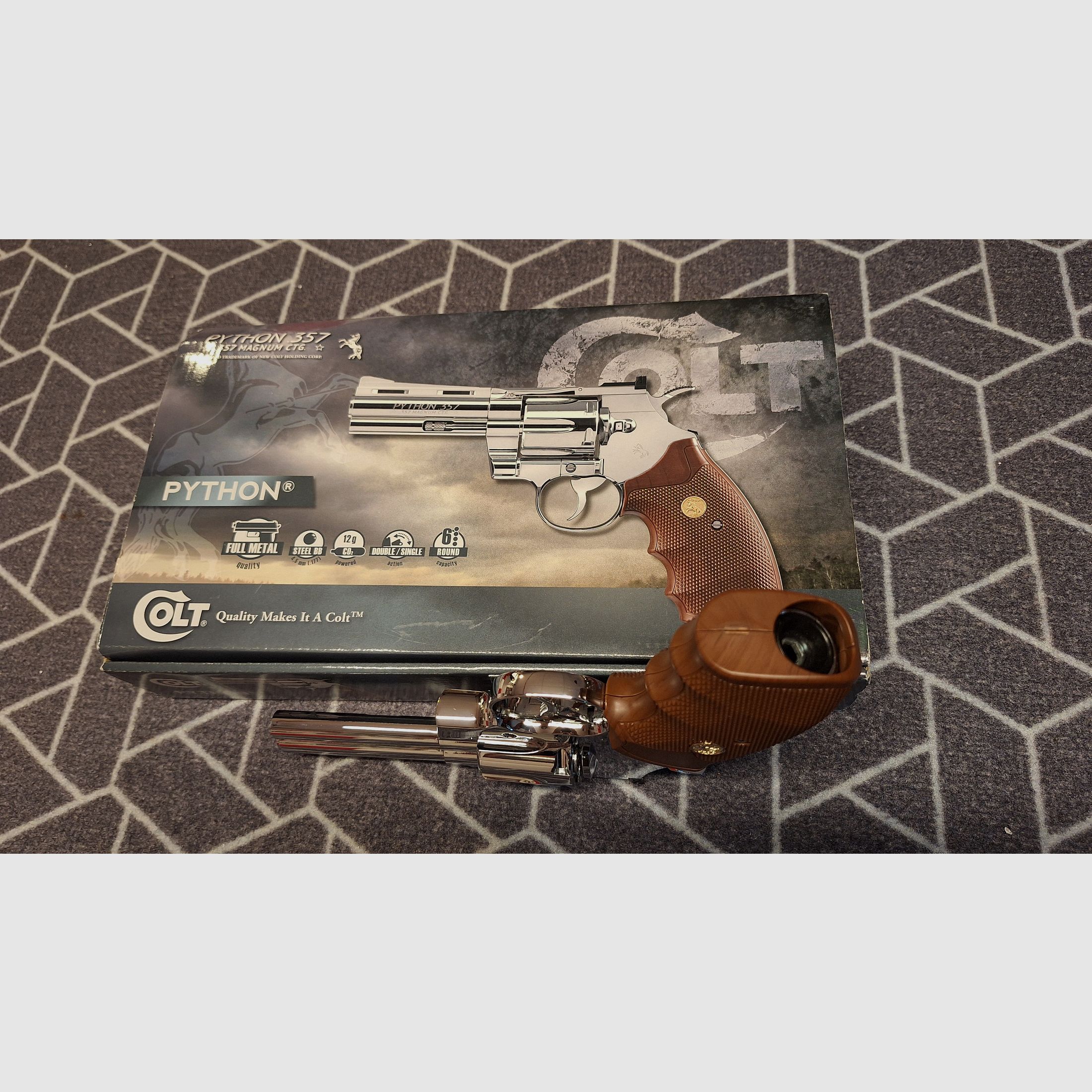 Colt Python 4" / Całość metalowa chromowana / 4,5 mm BB / CO2