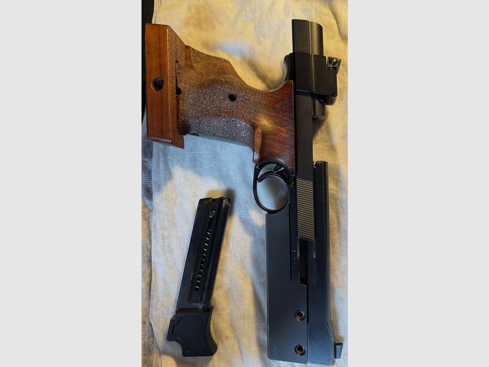 Sportpistole Hämmerli 215 22 lr mit 3 Magazinen