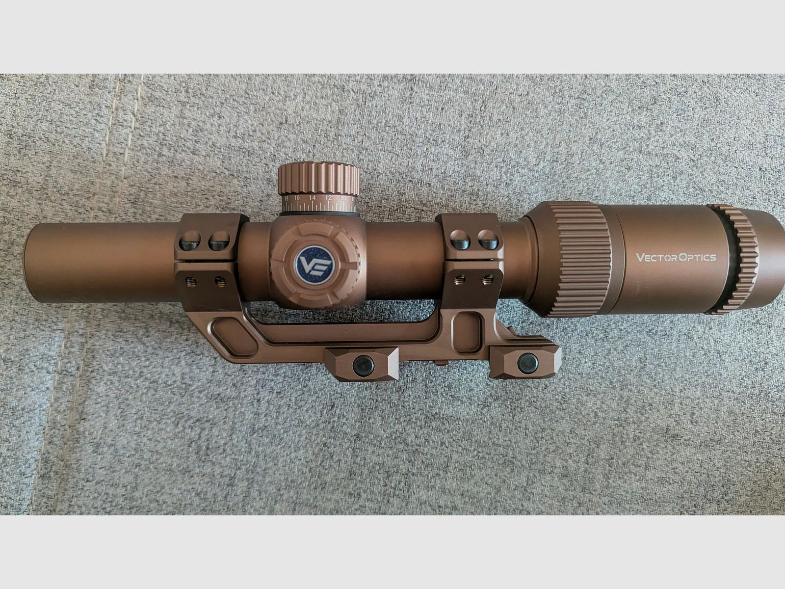 Vector Optics Forester 1-8x24 FDE incl. blokmontage