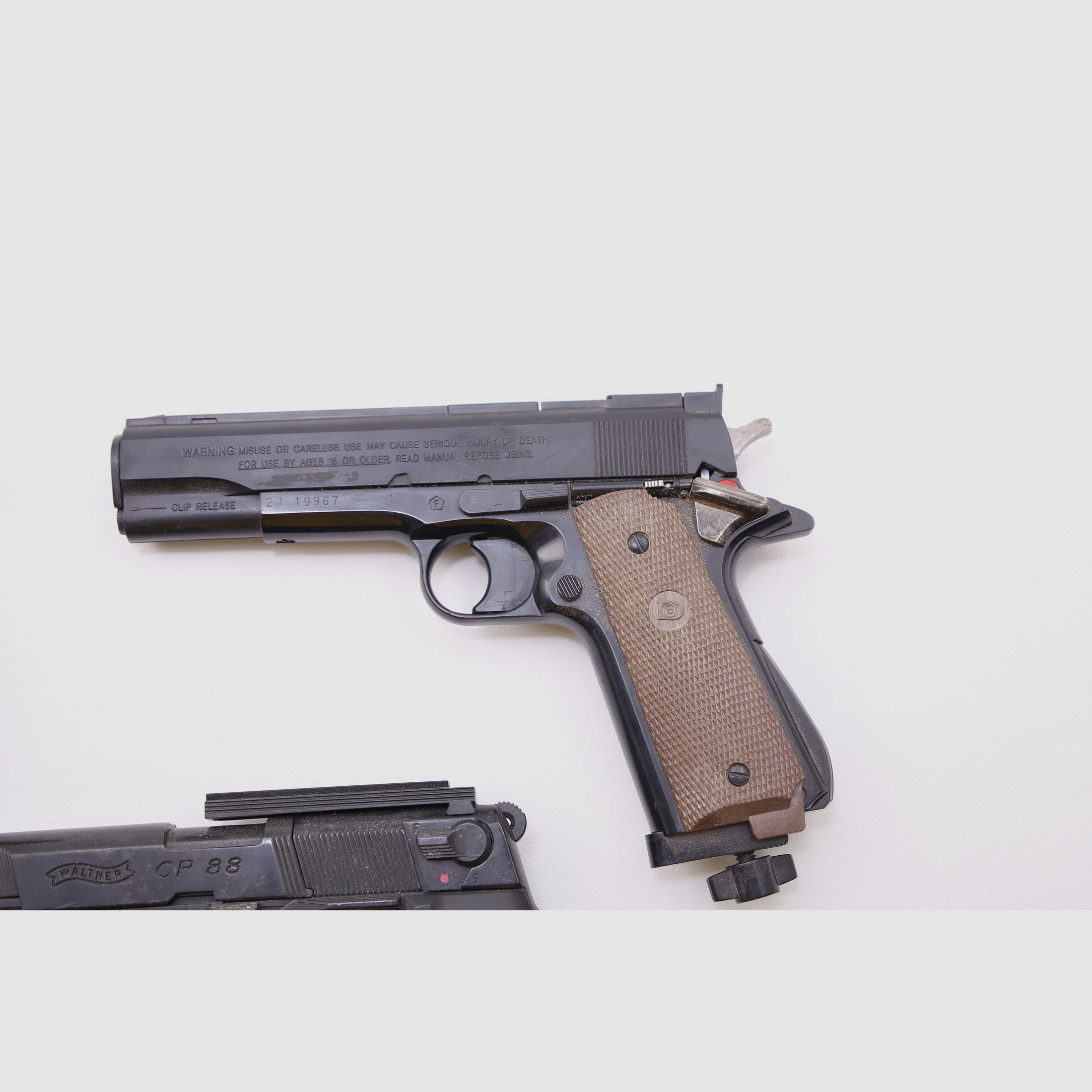 Conjunto de pistolas de aire y pistolas de fogueo Walther CP88 Daisy Powerline Record Brixia