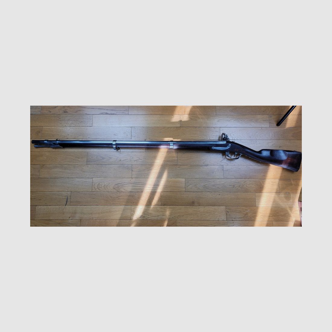 Magnifico fucile a pietra modello 1816 – Arma di Voltigeur – Saint-Étienne maggio 1821 Bellissimi marchi uniformi – Legno magnifico Arma rara, immagine 21 di 30