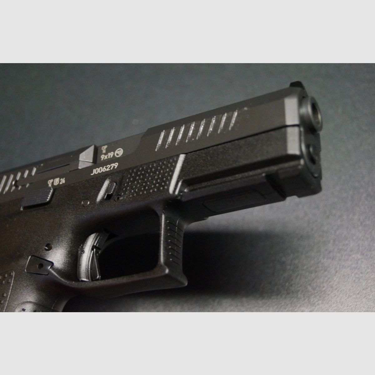 CZ P-10 C OR, Bild 2 von 5