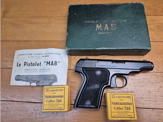 Splendide Pistolet « MAB C » – Calibre 7,65 Mm Browning – Manufacture d&rsquo;Armes de Bayonne – Dans sa boite d&rsquo;origine avec sa notice et son Certificat d’Épreuves- État neuf! -TBE+++