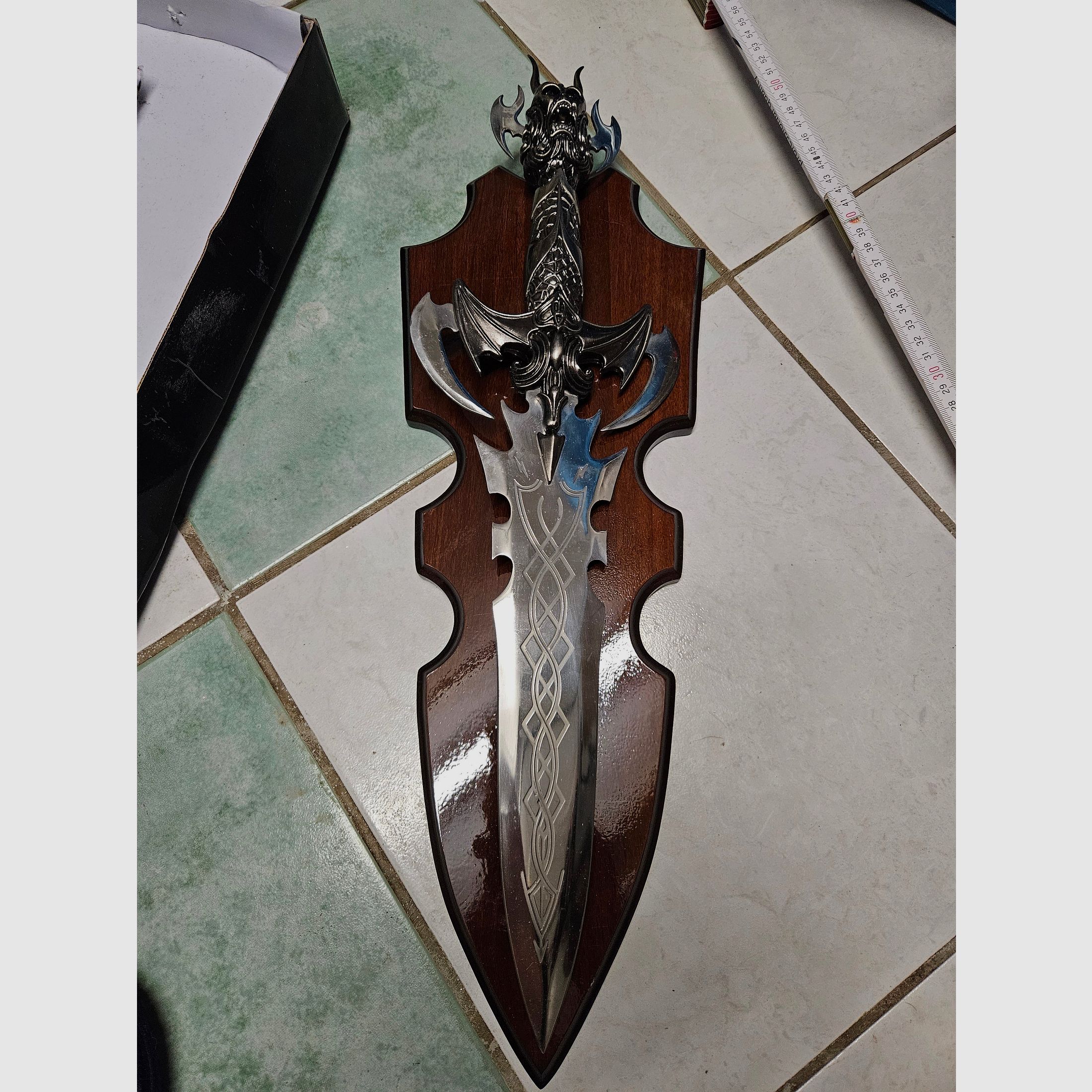 Fantasy Dolch 51cm mit  Wandhalterung aus Holz