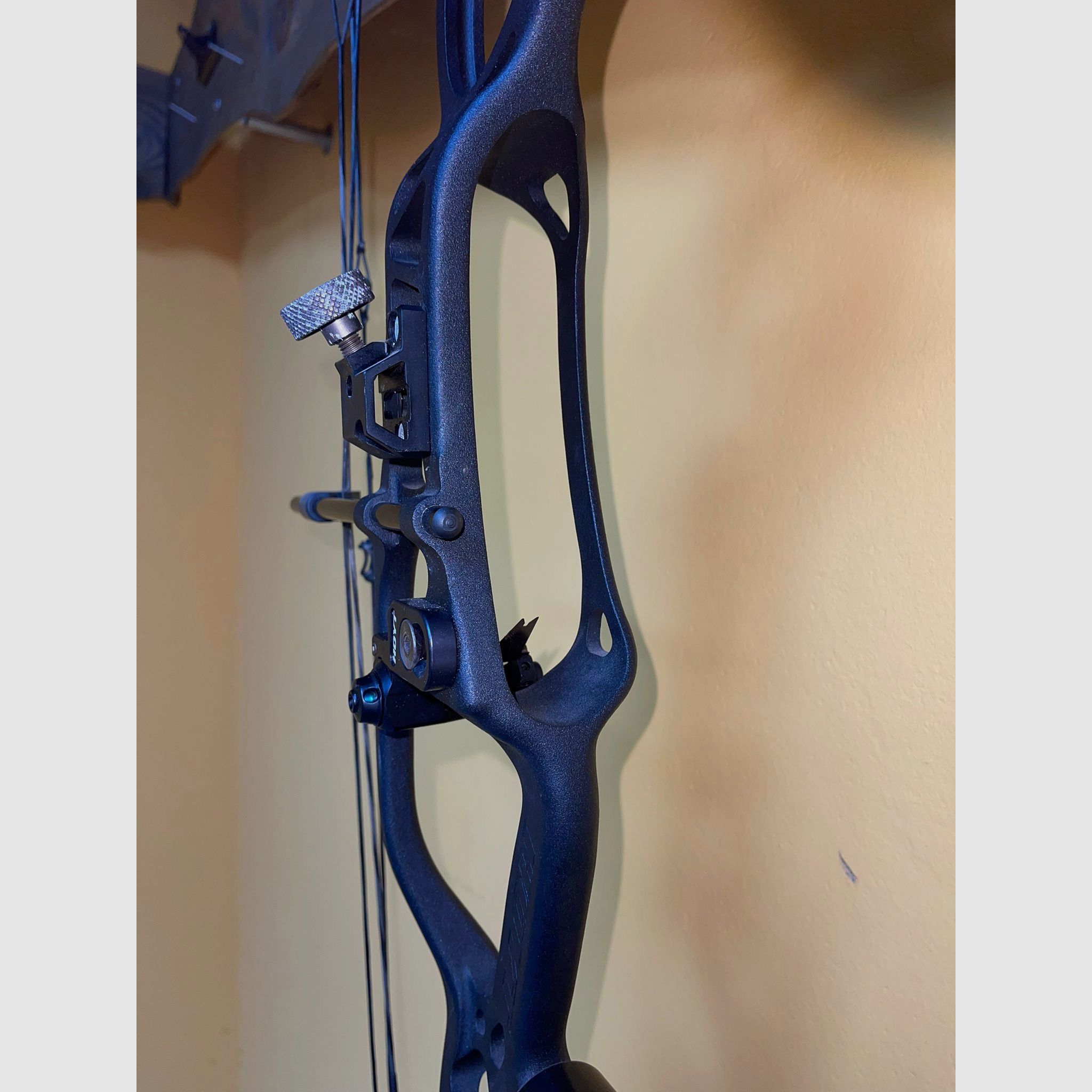 Alto y torneo, arco compuesto de Hoyt, muy buen estado