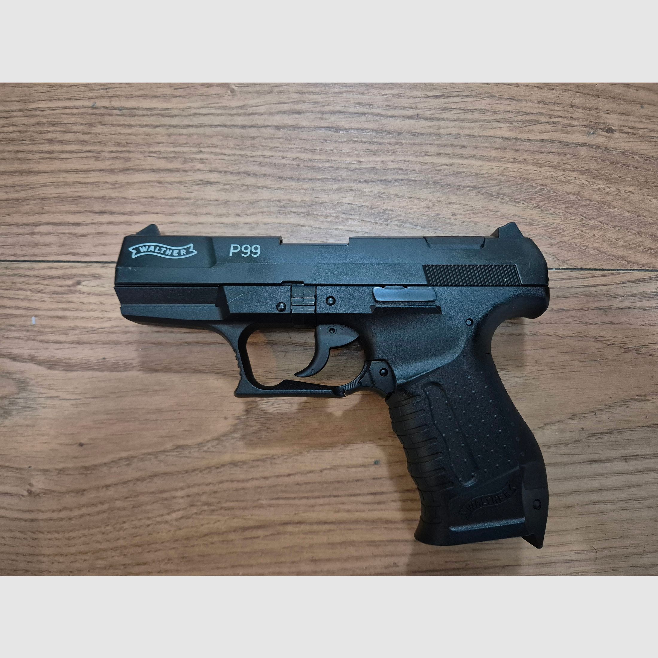 Walther P99 9mm blank gun with holster NEVER USED