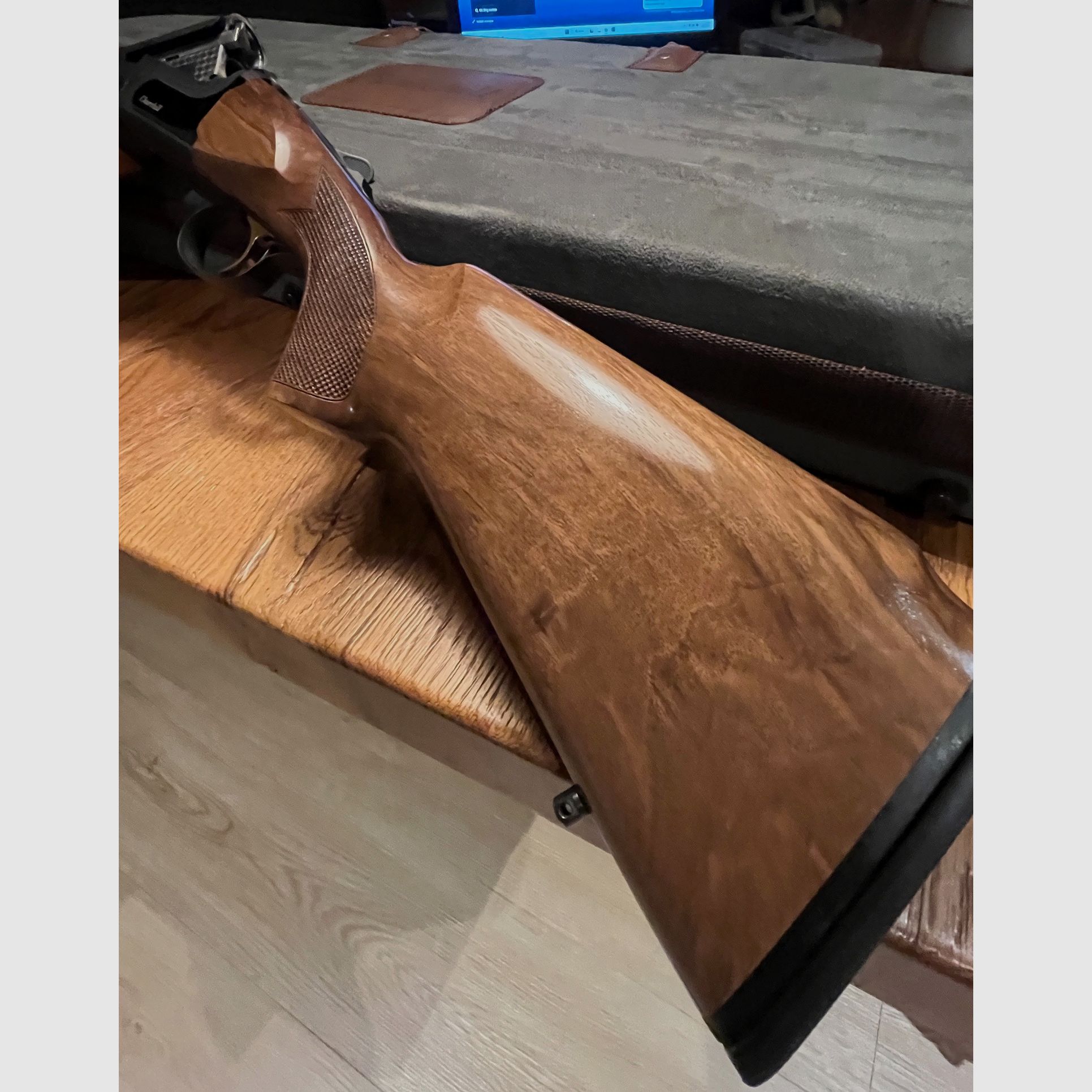 Akkar Churchill 206E LADY Czarny II