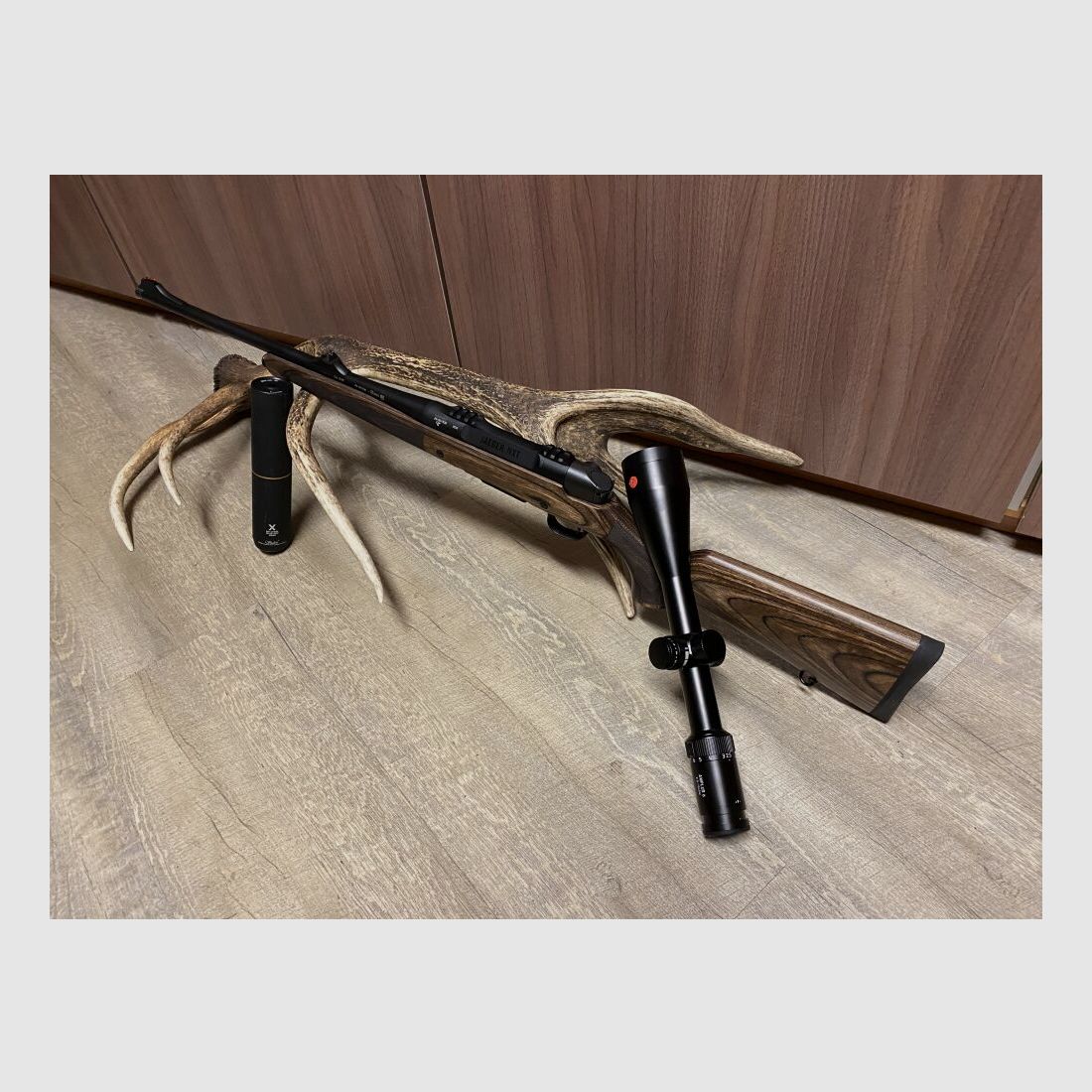 Haenel Jaeger NXT, z Leica Amplus 6 2,5-15x56 i