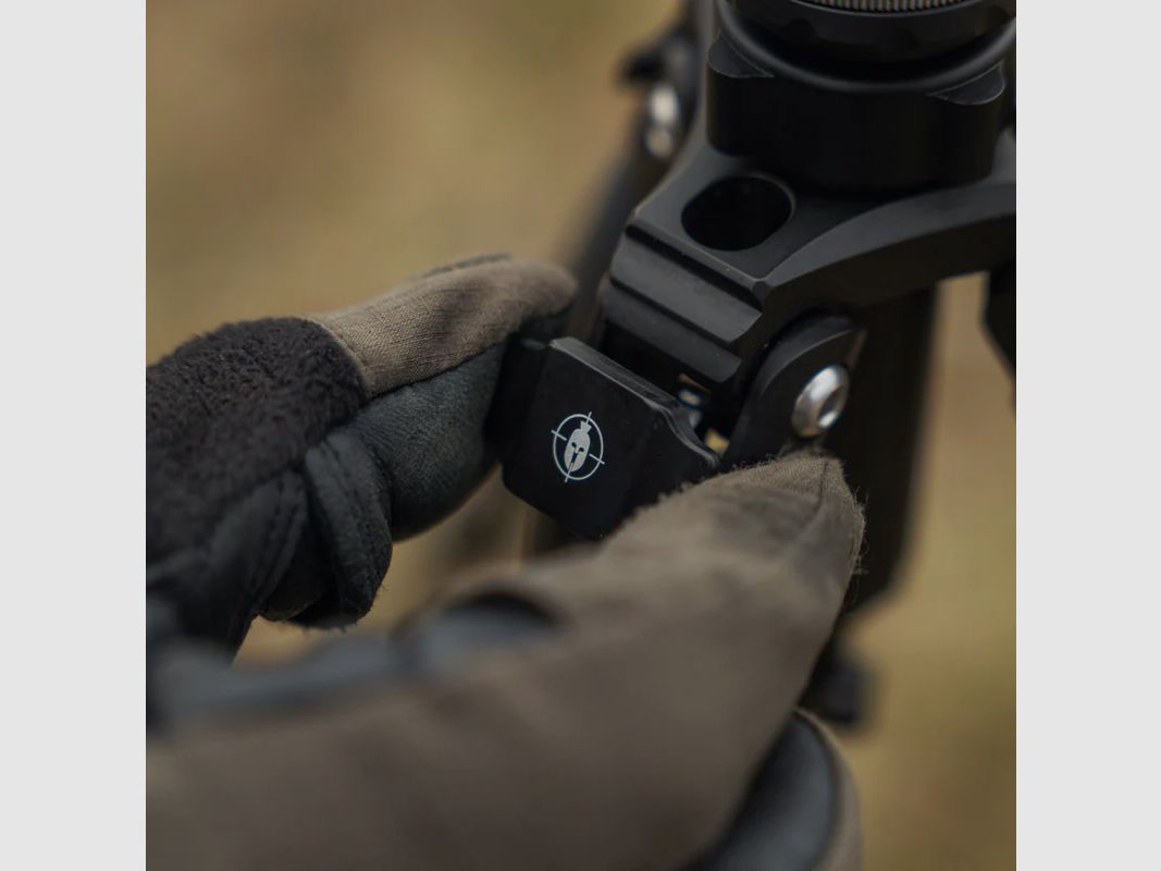 Spartan Precision Equipment Ascent Tripod™ Gen 2 Woodland mit Davros Pro Head™ und Trekkingstockgriffen
