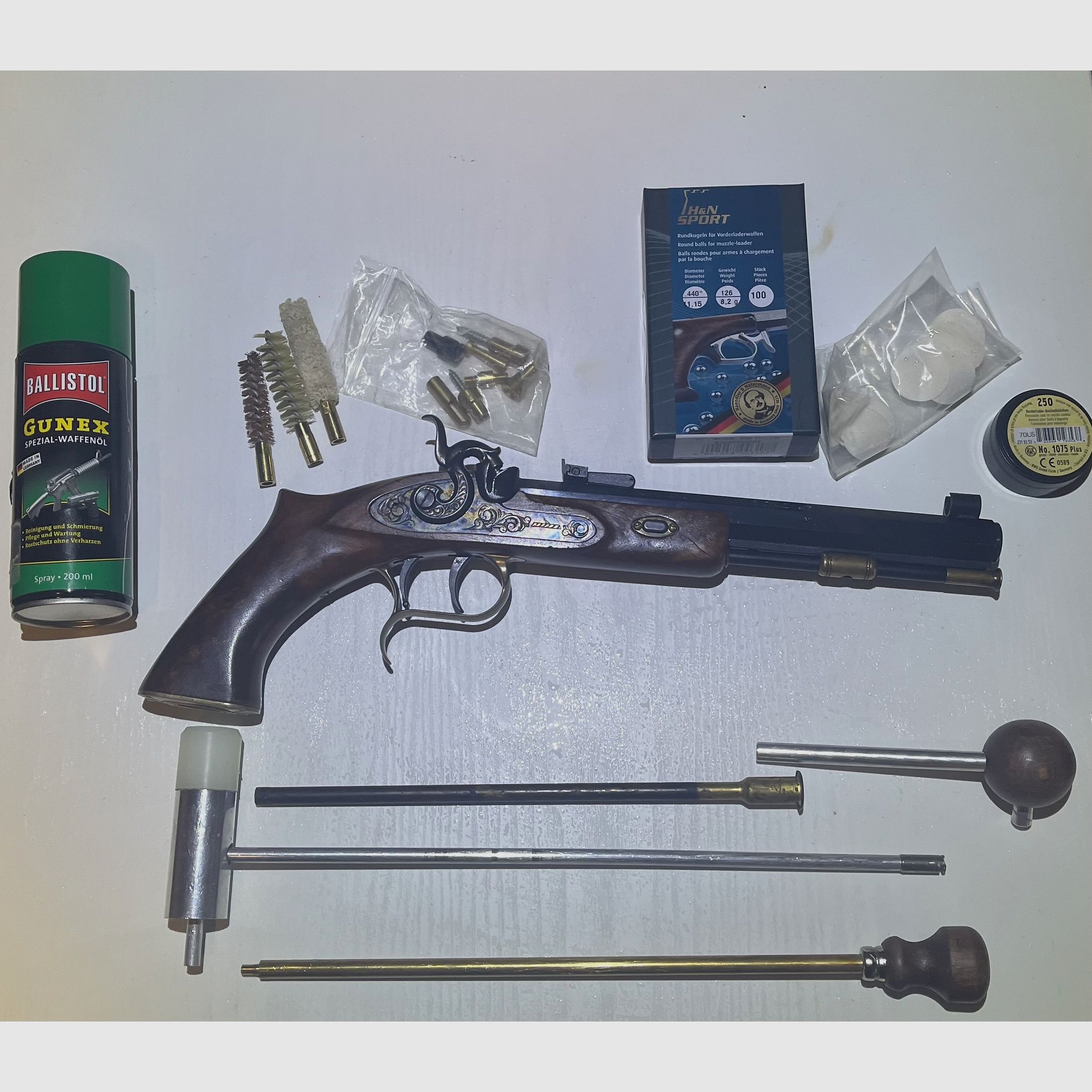Pistolet à percussion Thompson Center Arms Patriot .45 avec accessoires