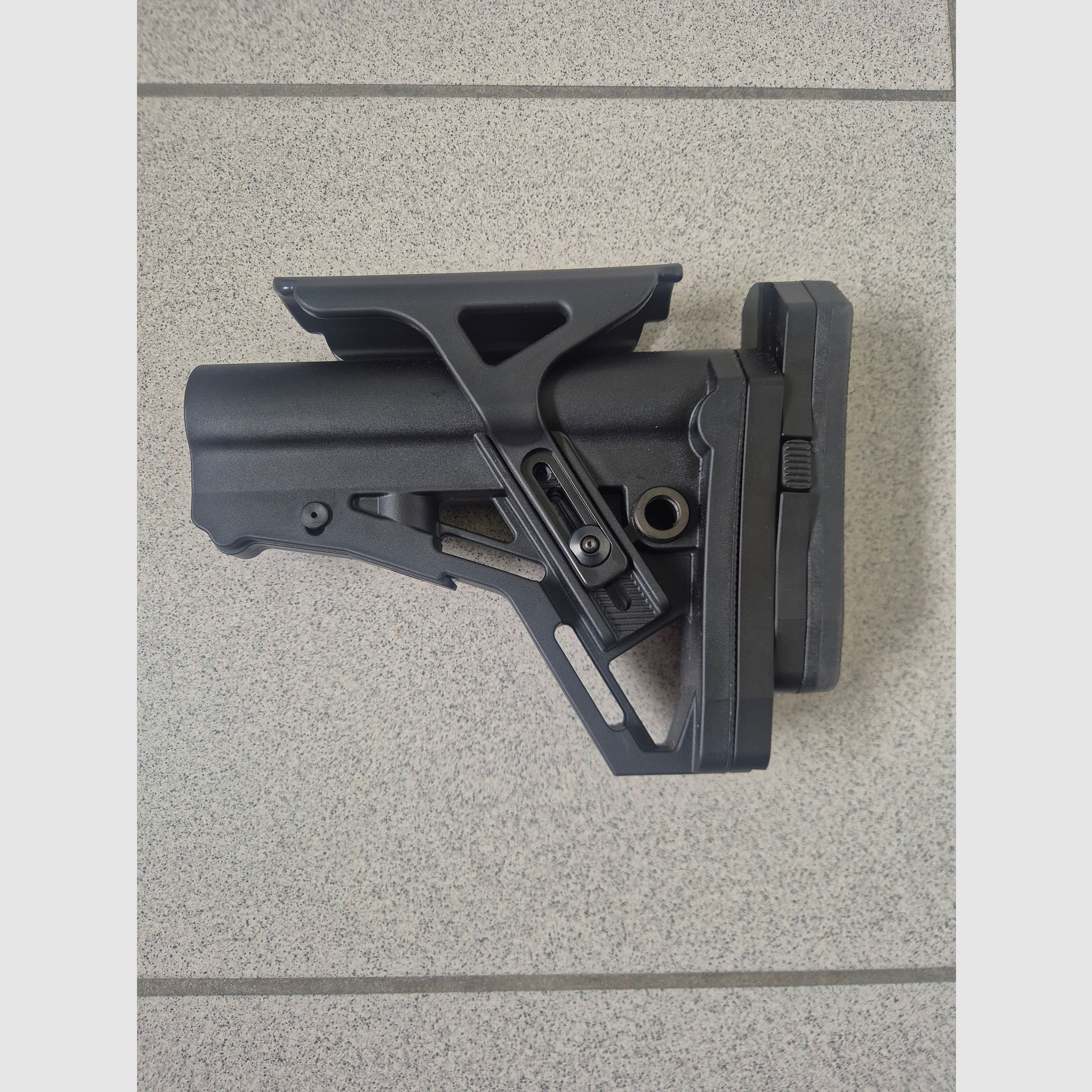 Shoulder stock AR 15 - system