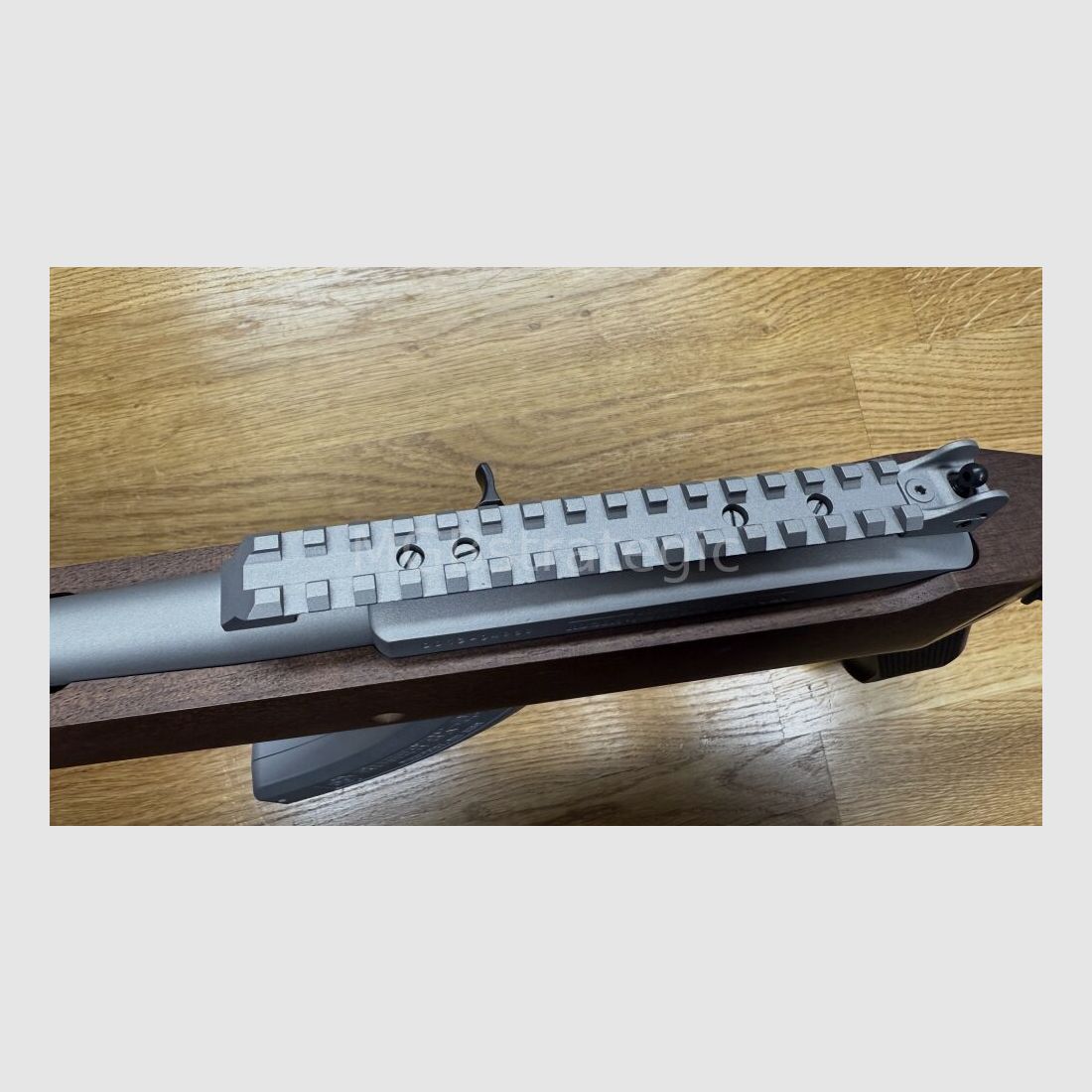 Ruger 10/22 met A-Team kolf systeem / loop en 2x Ruger BX-25 magazijnen cerakote zilver gecoat / loopdraad 1/2"x28UNEF