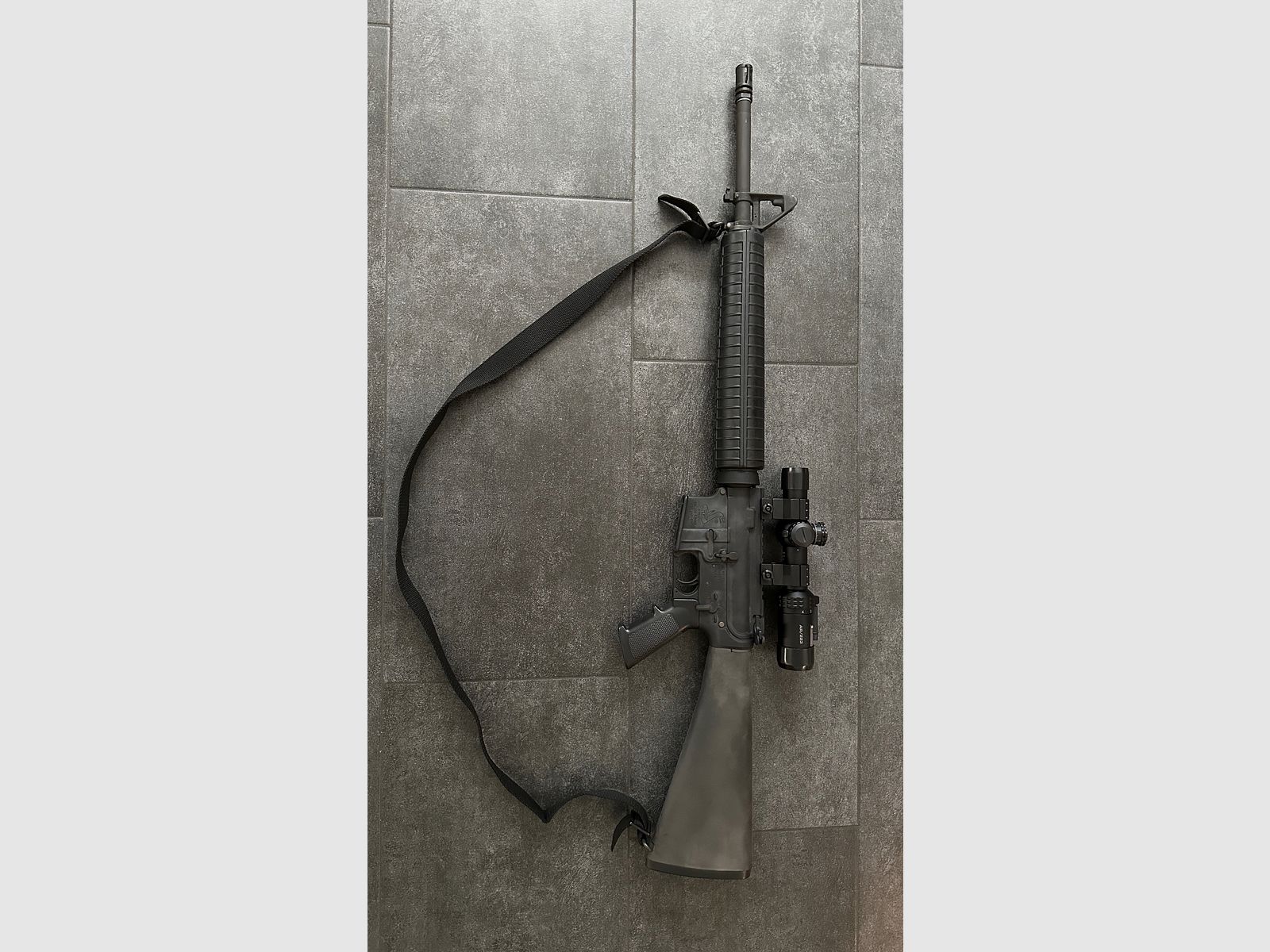 AR15 Bushmaster Cal. 223-5.56mm plus Optik Bushnell AR/223