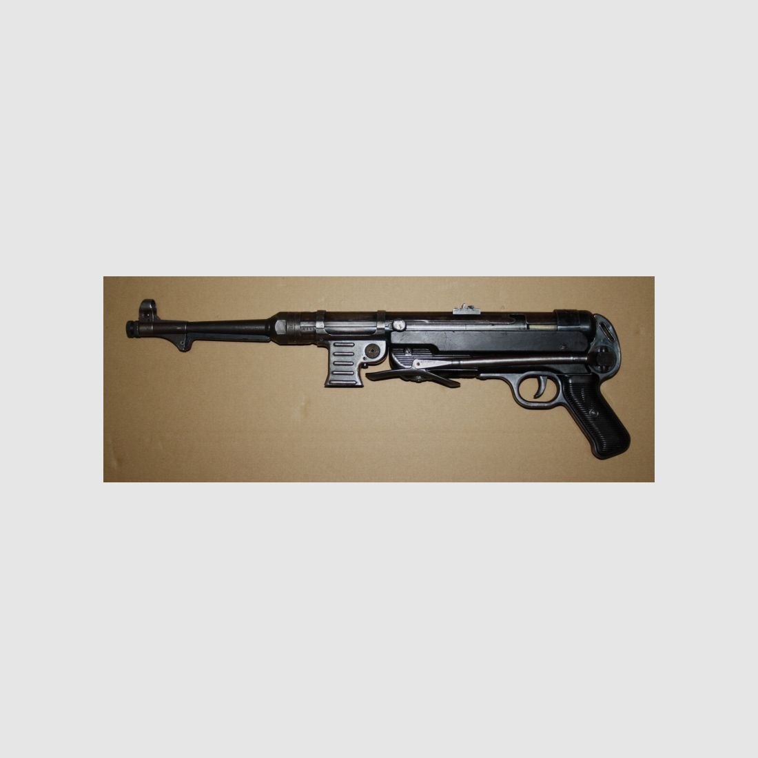 orig. Wehrmacht WK2 Schmeisser MP40 "fxo 42" im Kal. 9x19 als semi-auto Umbau -EINMALIG-