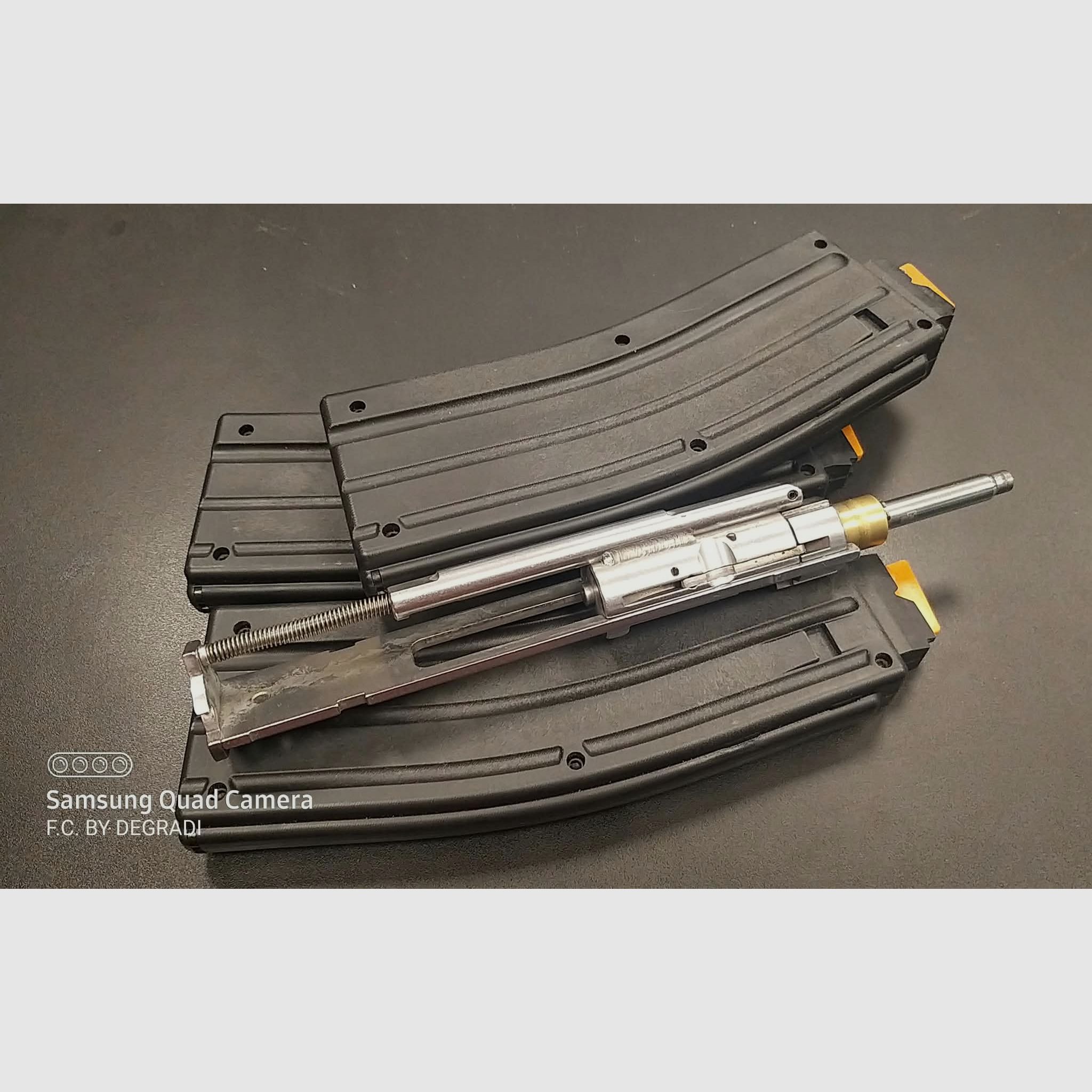 CMMG BRAVO SS .22LR CONVERSIEKIT MET 3 MAGAZINES VAN 25 PATRONEN, afbeelding 2 van 3