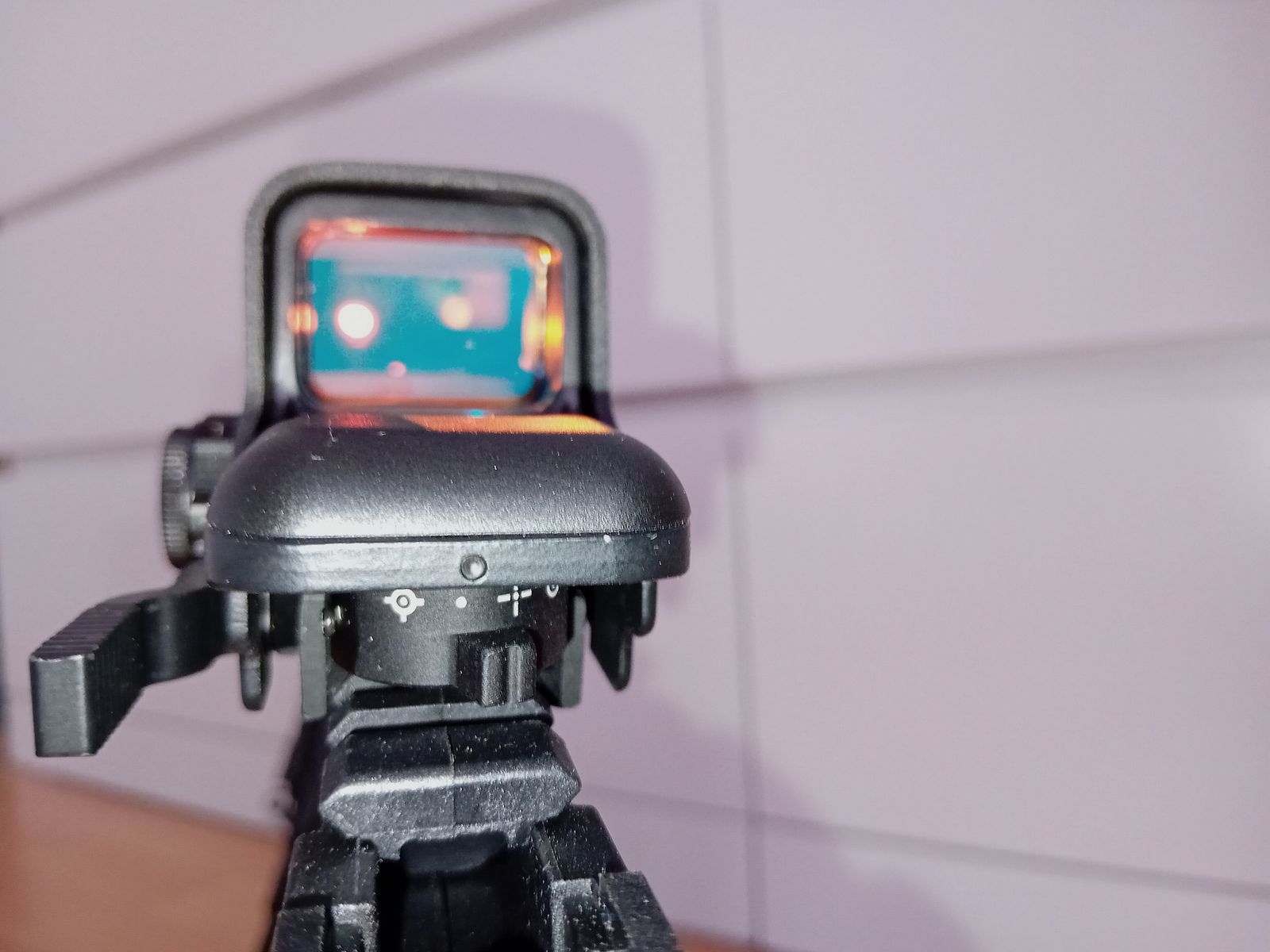 Mossberg zelfladende geweer International 715t .22lr (16.25") inclusief 3 magazijnen en rode punt vizier Falke II NV