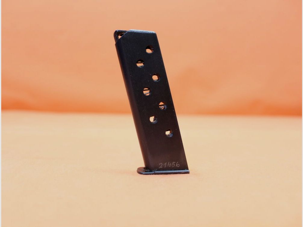 SUPERÁVIT DDR Walther PP: Revista DDR (sin marcaje) 8 disparos, pavonada sin base de cargador 7,65mm Browning