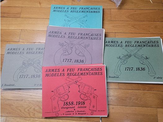Esemplare completo dei cinque quaderni di Boudriot (escluso l'armamento di prova) – Tutte le armi da fuoco regolamentari dell'esercito francese dal 1717 al 1918 – documentazione indispensabile! – ottime condizioni