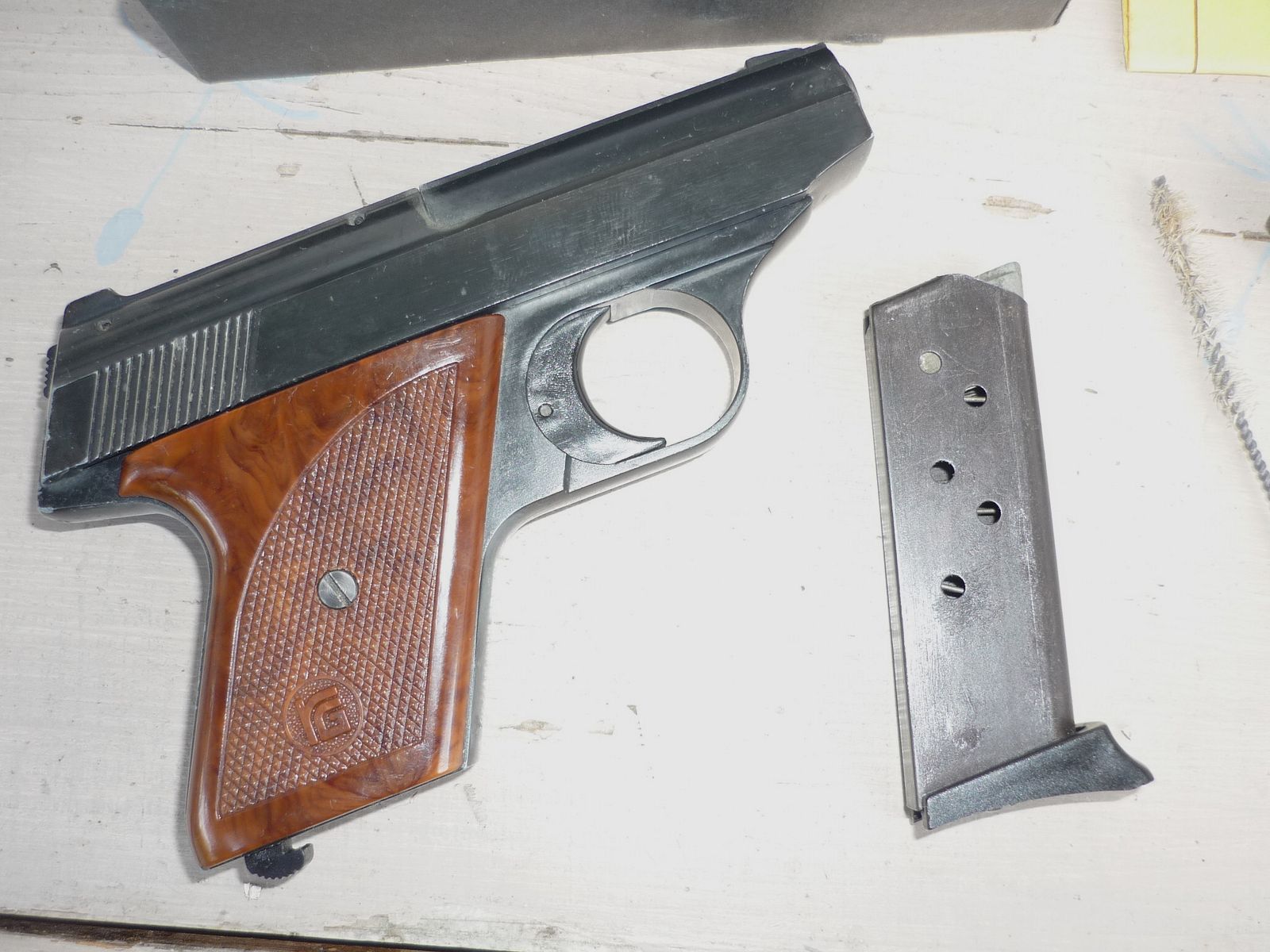 Samopowtarzalny pistolet sygnałowy RG8 Röhm pistolet alarmowy