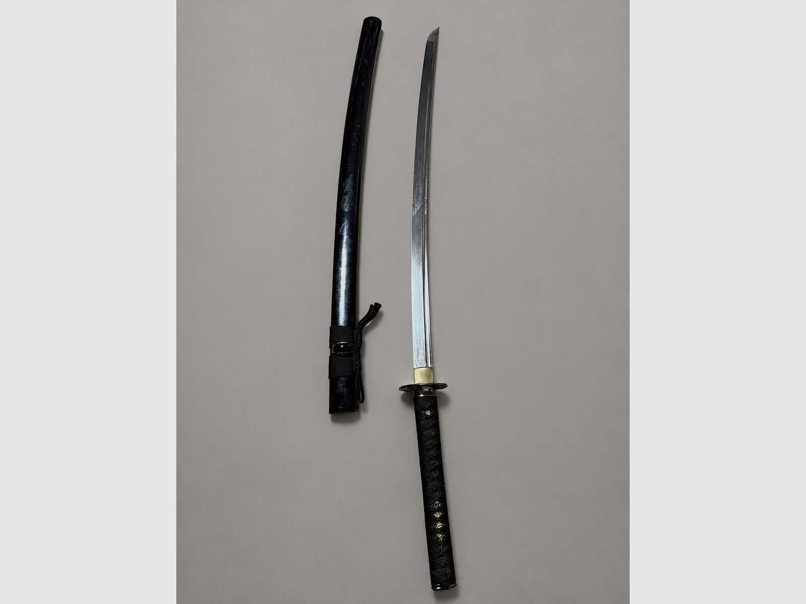 Katana im japanischen Stil mit Drachentsuba und Scheide