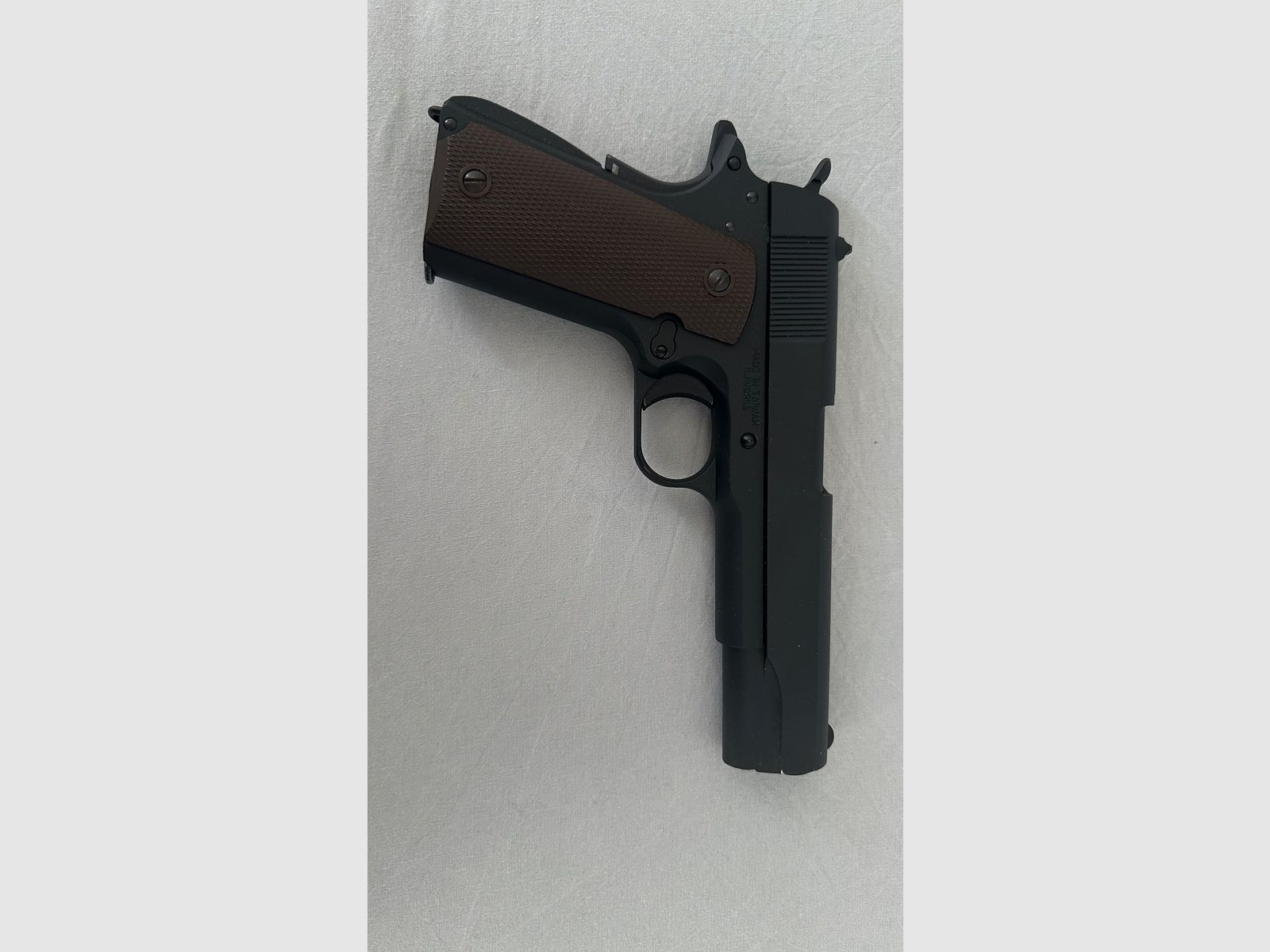Einzigartige KJWorks Colt 1911 Airsoft 6mm BB Vollmetall Maßstabsgetreu dem Original nachgefertigt.