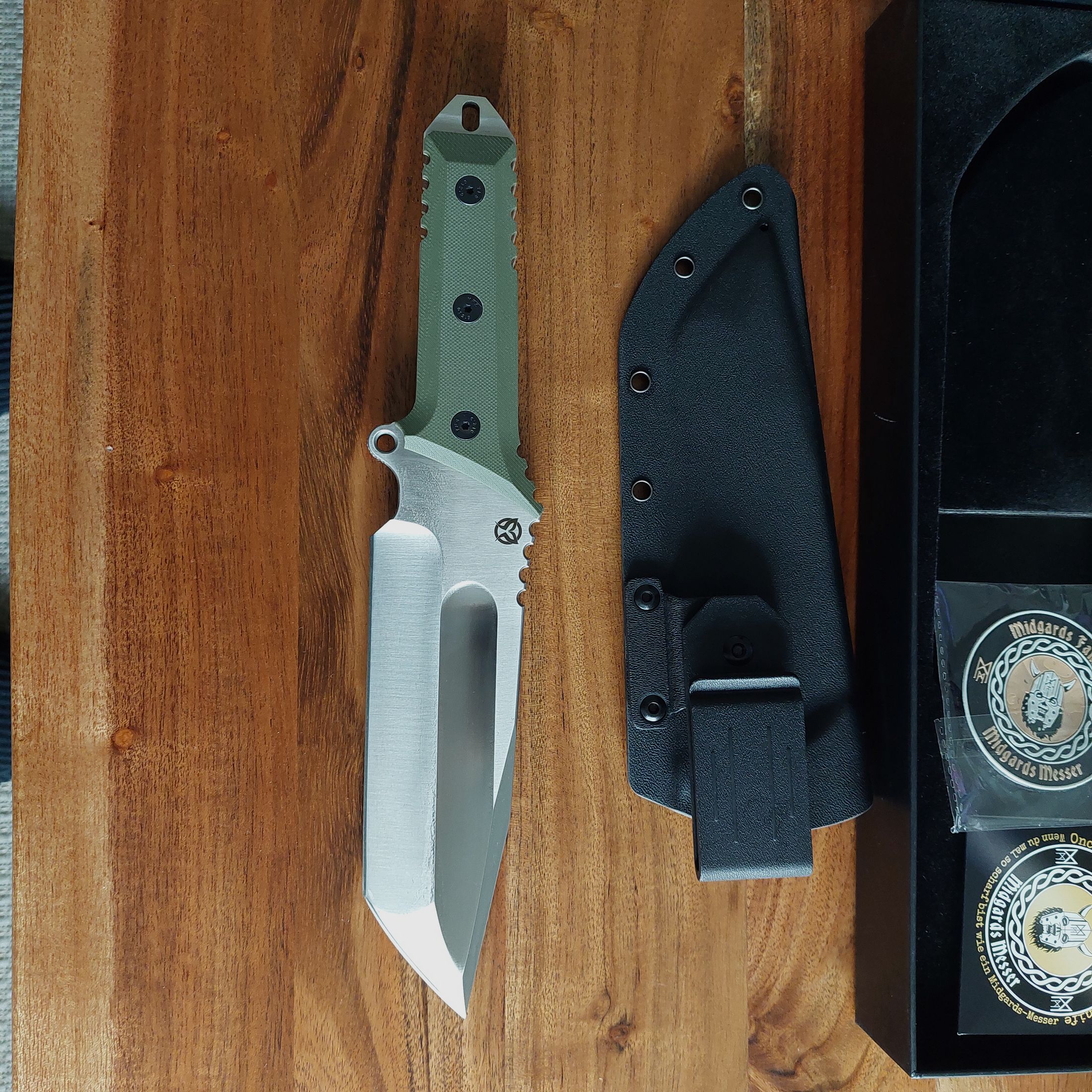 Midgards-Messer Sammlung Neu und unbenutzt. Bitte Beschreibung Lesen!!!!! Insgesamt 2 Schwerter und 9 Messer. Bilder von Allen Messer können zugesendet werden. Viele limitiert und nicht mehr erhältlich. Der Preis ist VB. Alle Messer sowie Schwerter dürfen LEGAL besessen werden.