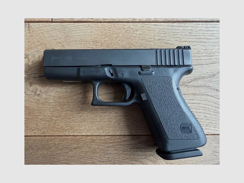 Glock 19 Gen 2 - Sammlerstück / sehr guter Original-Zustand - 4 Magazine - Sport- und Safety-Holster