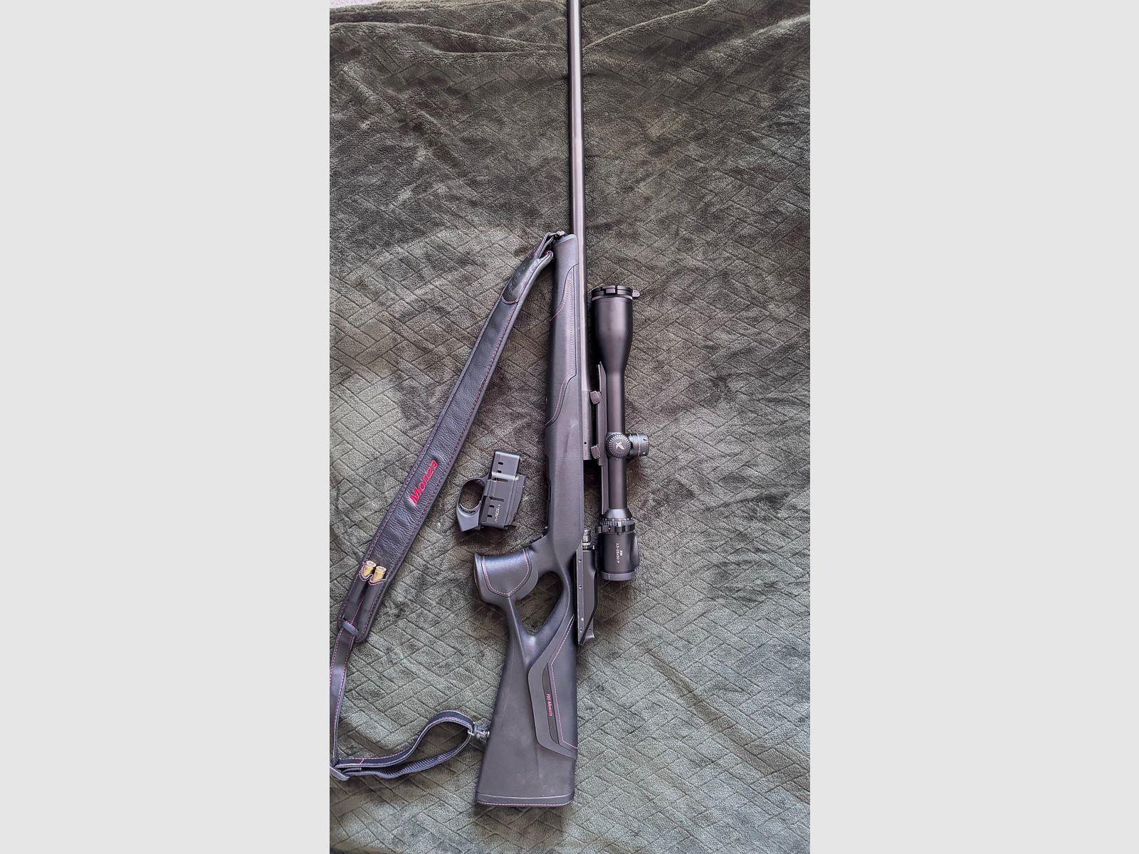 Blaser R8 Monza calibre 300 win mag con Swarovski Z8i + torre balística + palanca de lanzamiento + correa + bola de agarre de cámara etc.