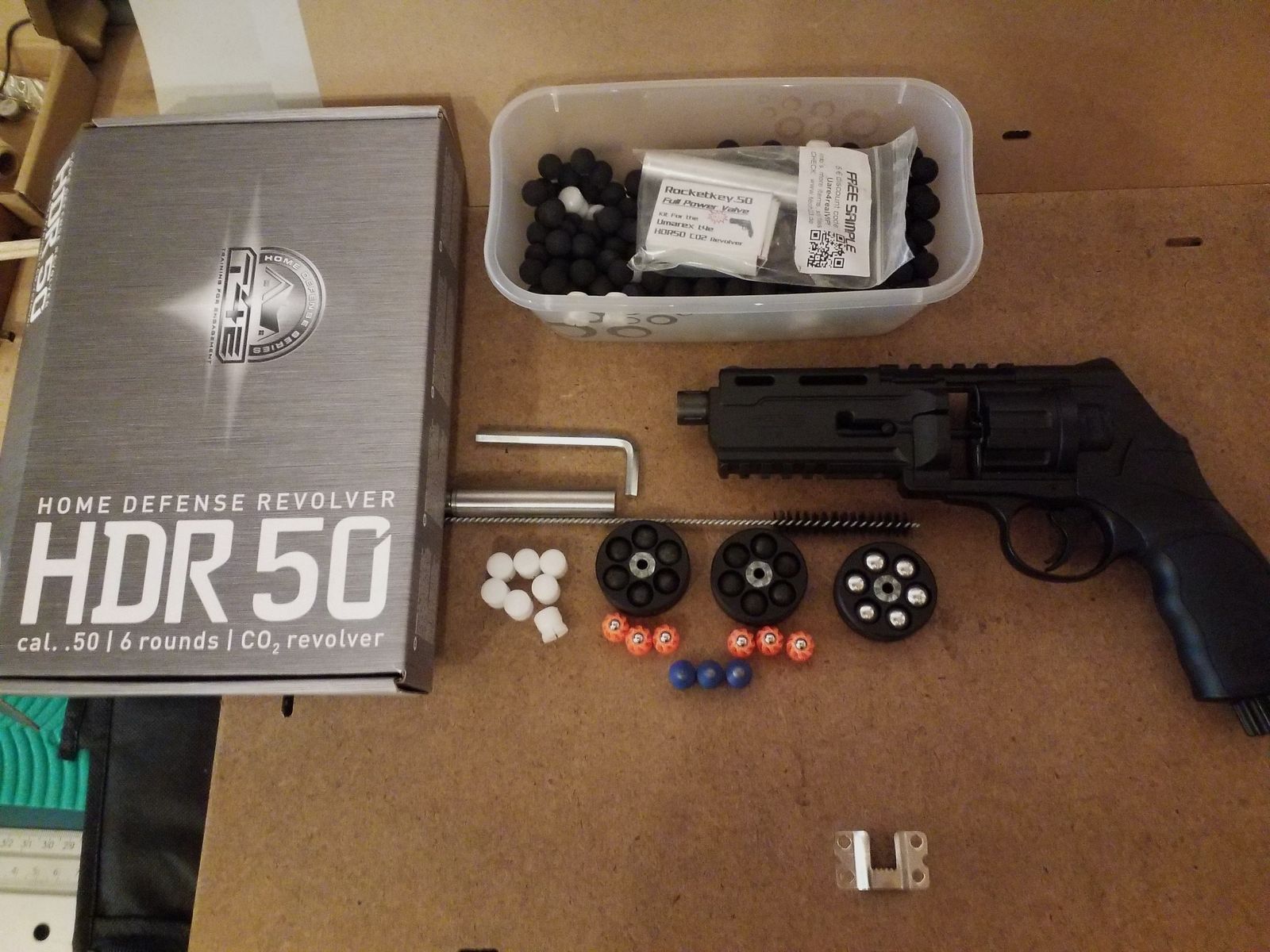 Vends HDR 50 CO2 avec le canon en acier un peu plus long et différentes munitions