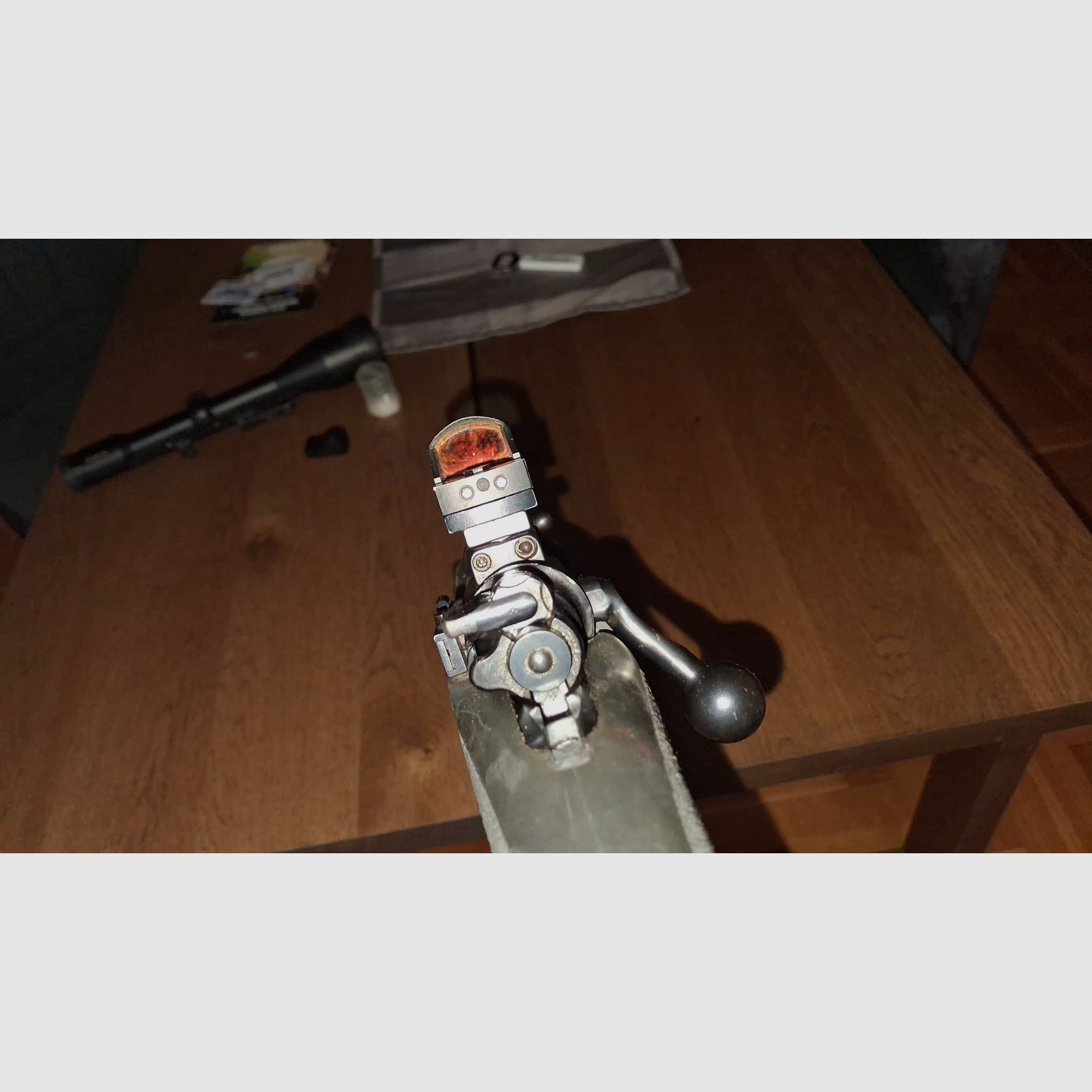 Mauser 98 „Forest“ in calibro 9,3x62 – pacchetto completo (Swarovski 8x56 + Docter Sight)