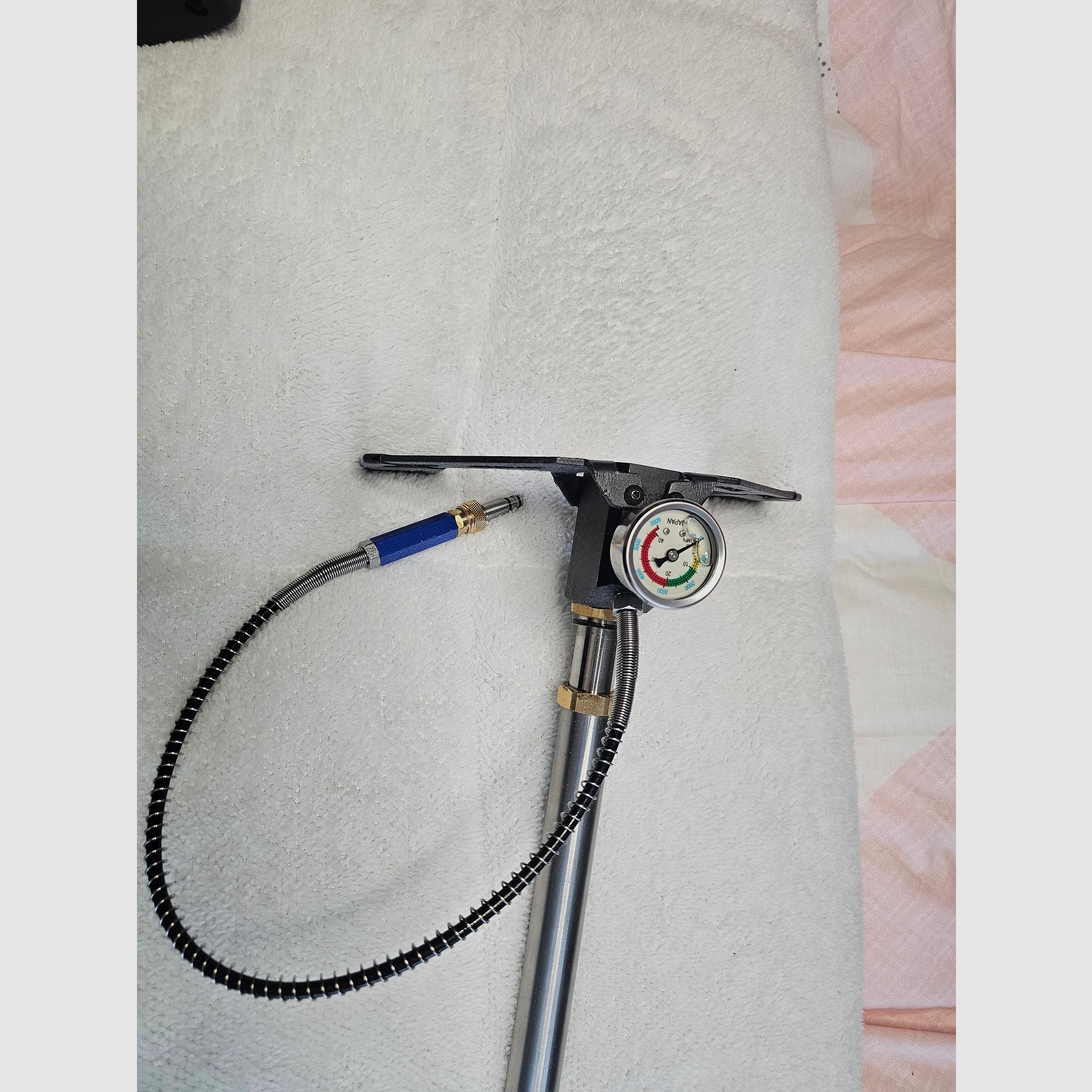 Pressluftgewehr mit Pumpe