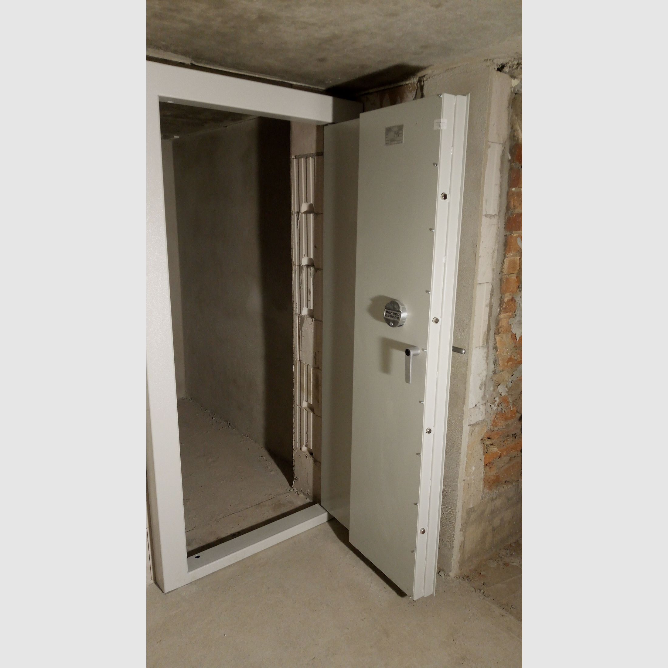 Three-door for weapon room Class 1 EN 1143-1 - nothing is impossible - custom-made!!