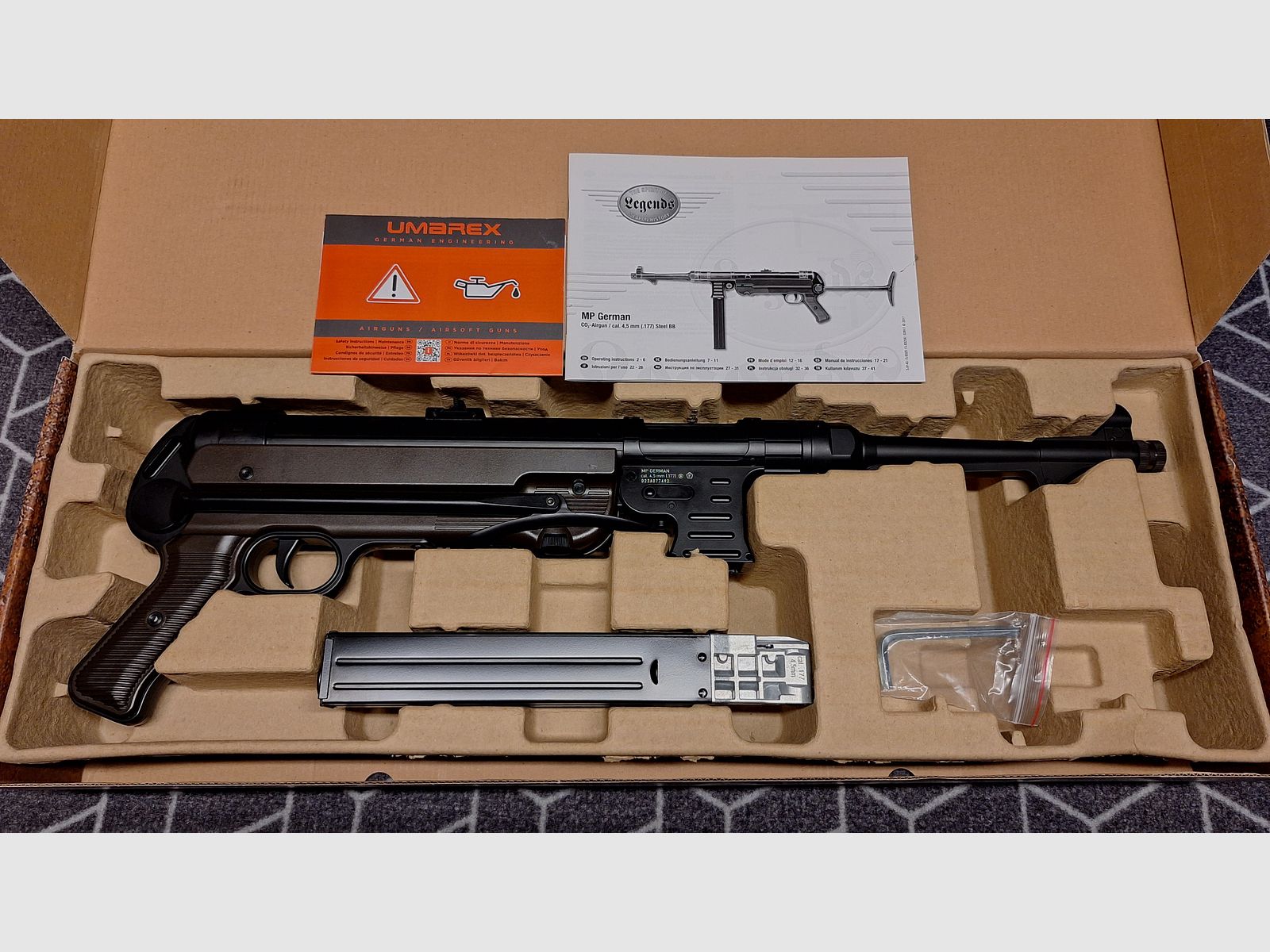 Legendy MP40 - 4,5 mm stalowe BB Co2 - Całkowicie metalowy! Z CO2+amunicją+uchwytem!