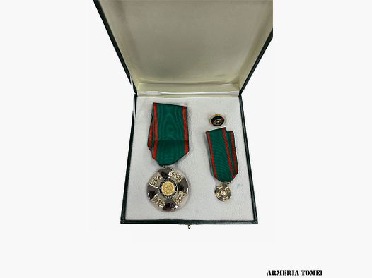 BOX – SET OF HONORS MEDALS + PIN KNIGHT OF THE REPUBLIC