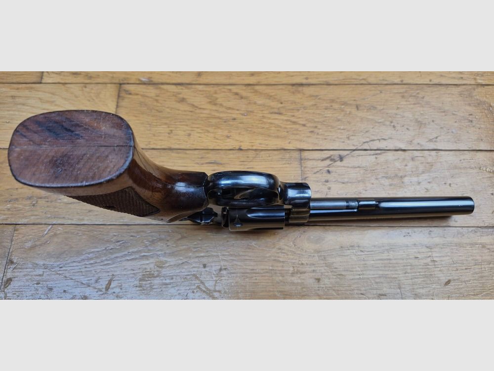 Eccellente esemplare di revolver Smith & Wesson 17-3 – Revolver di precisione e allenamento in cal. .22Lr – Arma di Springfield del 1972/1973 – "Pinned and recessed" – Bluatura e regolazioni eccellenti – Meccanica in TBE++ – Canne fluted da 6 pollici nuova con rigature superbe – Arma di qualità premium in finiture intoccabili oggi – TBE++ / TBE+++, immagine 10 di 29