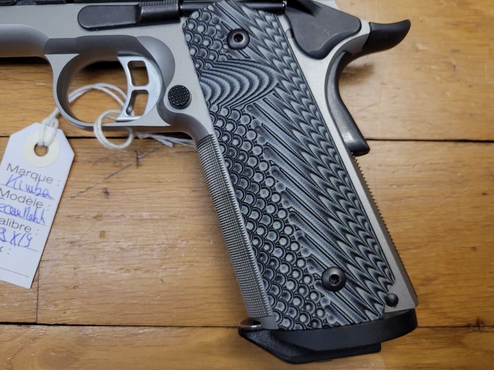 Wunderschöne Kimber Team Match II Pistole – Dual Tone Edelstahlrahmen – Kal. 9×19 – Modell des amerikanischen IPSC-Teams – VZ Griffe aus G10 + Ursprünge – Leichter Hahn und Abzug – Vorder- und Hinterrippen – Lange Führungsstange – Verstellbare Visierung – Koffer mit allen Zubehörteilen und Dokumenten – Neuwertig!, Bild 20 von 24