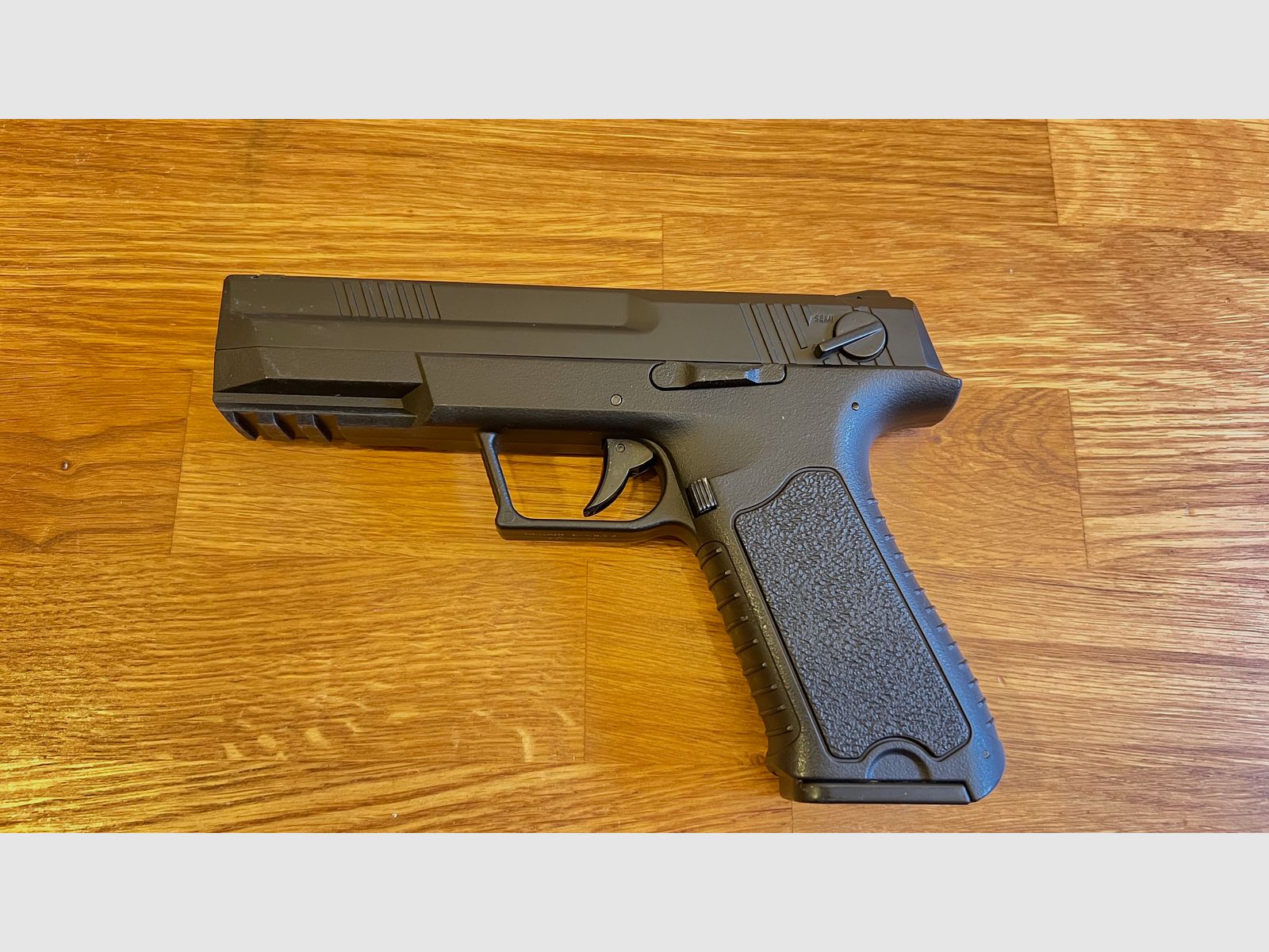 Cyma G18 / P226 / CM.030 AEP, inkl. Akku und Zubehör