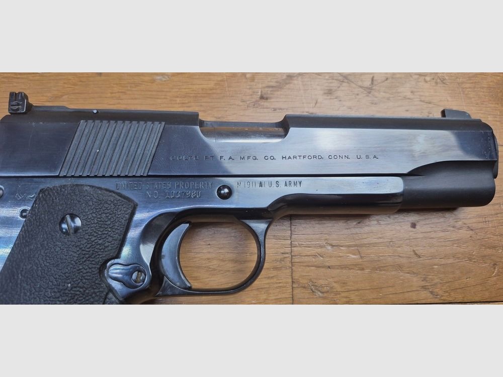 Magnifico e autentico Colt 1911 in 22LR – Arma da allenamento – "Proprietà degli Stati Uniti" – Set unico – Realizzato su base di una conversione Colt e di un'arma splendida del 1943 – Meccanica impeccabile – Canne nuova – Brunitura sontuosa nel più bel blu Colt – Migliore base possibile per l'allenamento con la 1911 – TBE++, immagine 1 di 25
