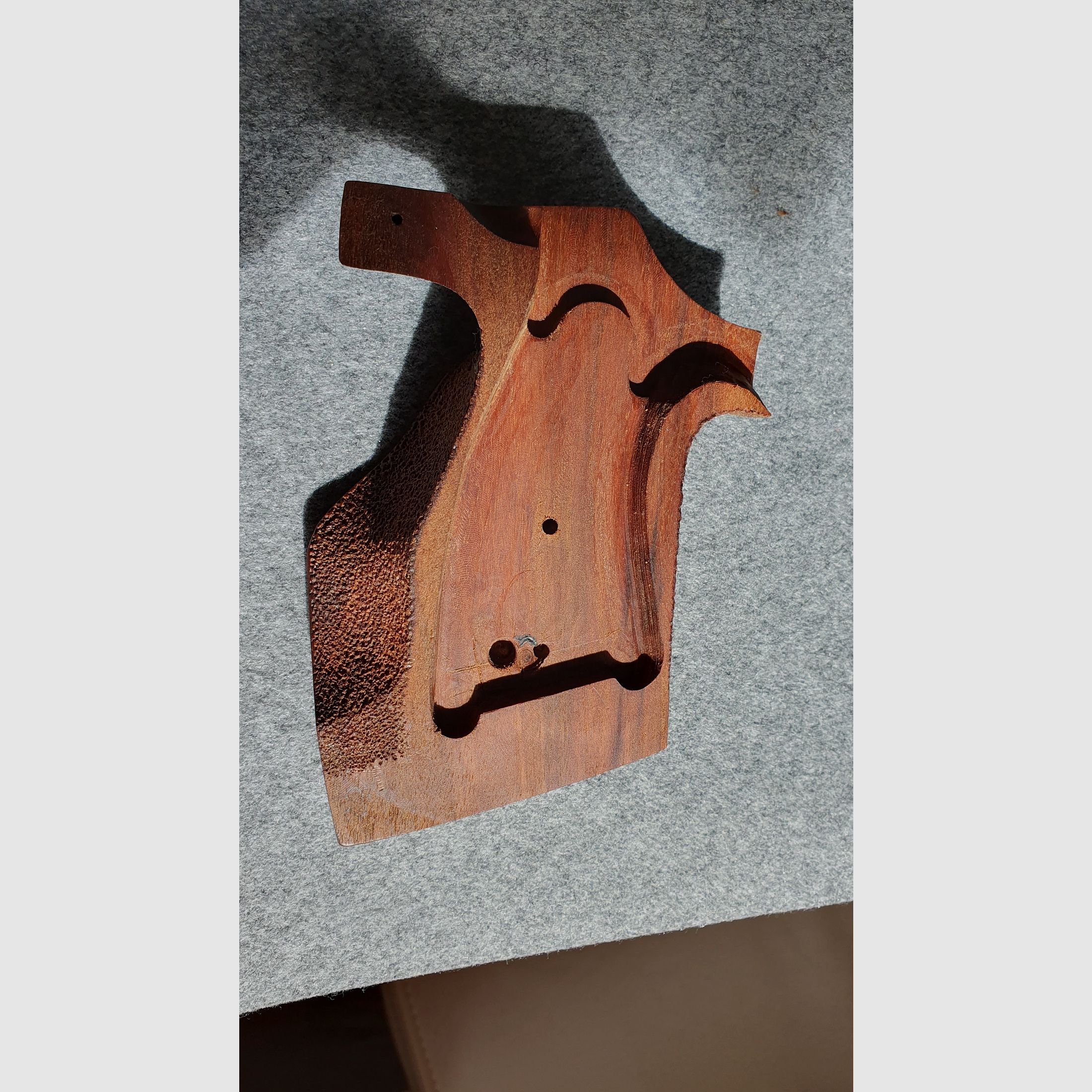Poignée de match réglable rare en noyer pour Taurus 669/689 et éventuellement des modèles similaires Smith & Wesson