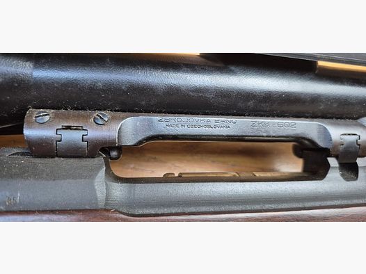 Très belle Carabine de Grande Chasse BRNO ZKK 602 — Cal .375 H&H magnum — Magasin 5 coups (!) — Arme de 1985 — Lunette Zeiss Jena ZF4 DDR 100% acier — Gros gibier et chasse africaine Big Five — Très beau bois — Excellente mécanique — Fabrication de grande qualité — État quasi Premium — TBE+/TBE++