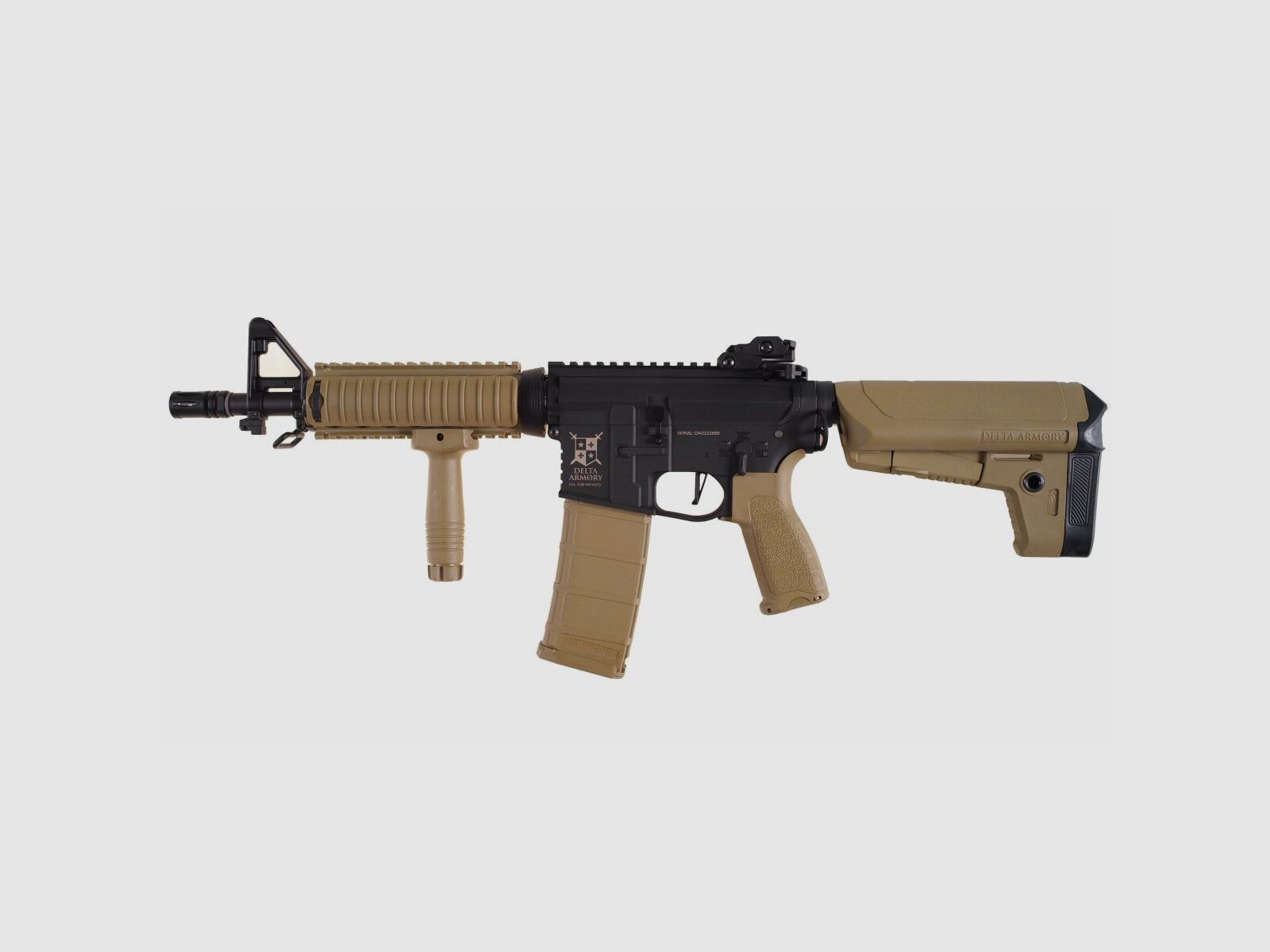 AR15 CQB-R CHARLIE TAN/Zwart S-AEG Softair Geweer Vrij vanaf 18 Jaar | Delta Armory, afbeelding 1 van 4