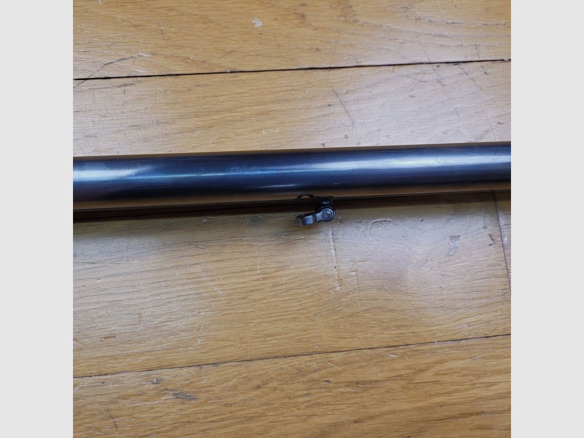 Sehr schönes Seitengewehr mit externen Hahn – In 12/70 – Von Victor Sarasqueta unter der Marke Ego – Echte Schlagplatten (!) – Hoher Verarbeitungsgrad – Pistolengriff mit Wiener Backe aus geöltem Nussbaum ohne die geringsten Makel – Große Reserve im Schlüssel – Spiegelkanonen mit perfekter Brünierung – Prüfung 1200 bar -Neuwertig, Bild 9 von 38