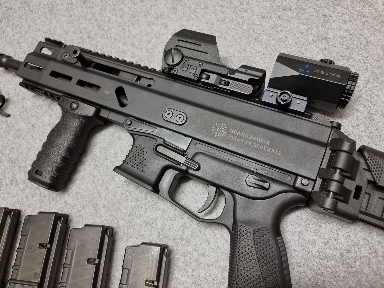 Grand Power Stribog Halbautomat/PCC - 9mm Luger - wie H&K SP5 B&T APC9 CZ Evo - SET